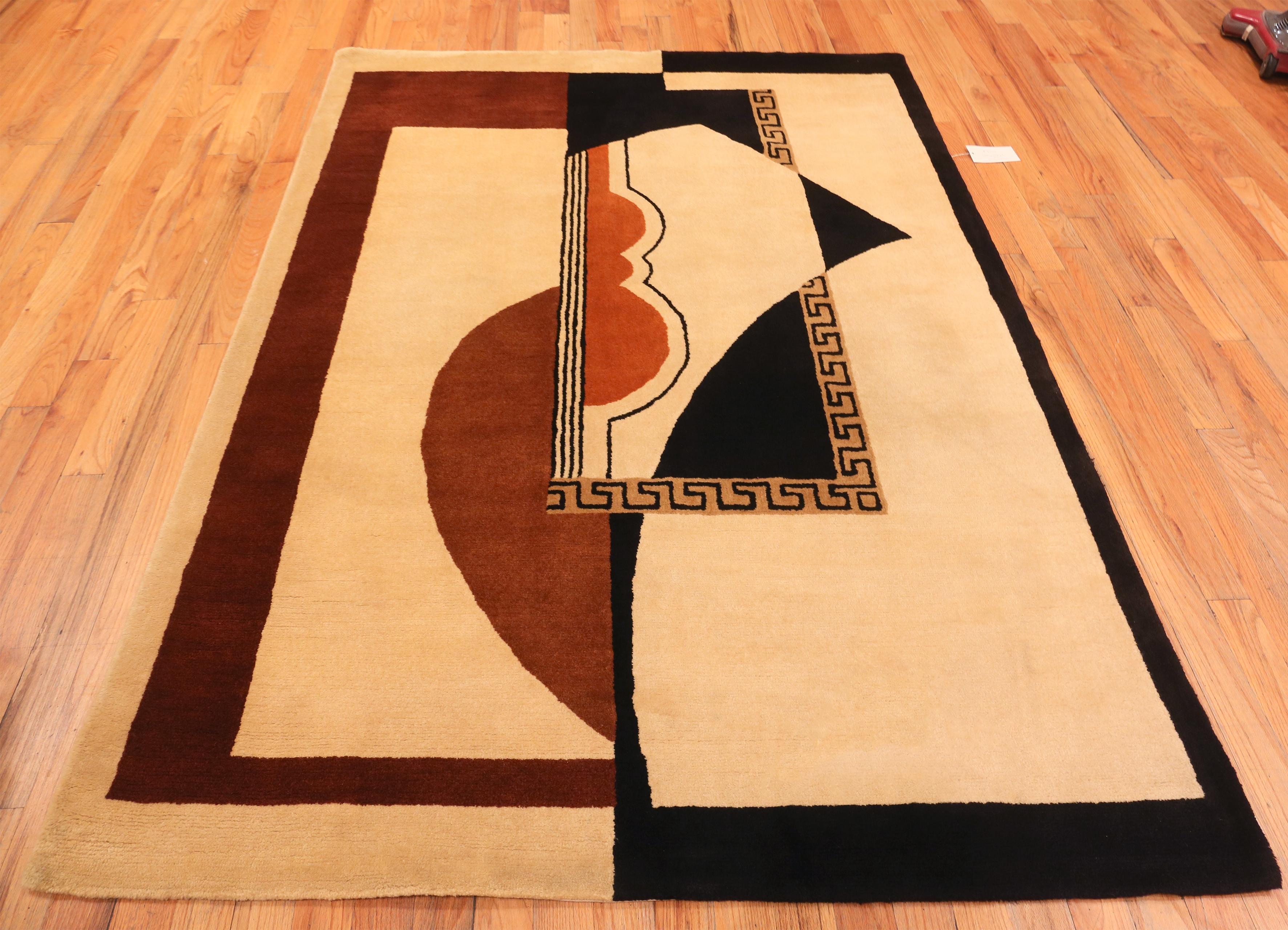 Beautiful Vintage French Art Deco Area Tufted Rug, country of origin / rug type: French rugs, Circa Date: Mid 20th Century. Size: 5 ft 8 in x 7 ft 10 in (1.72 m x 2.38 m). 

