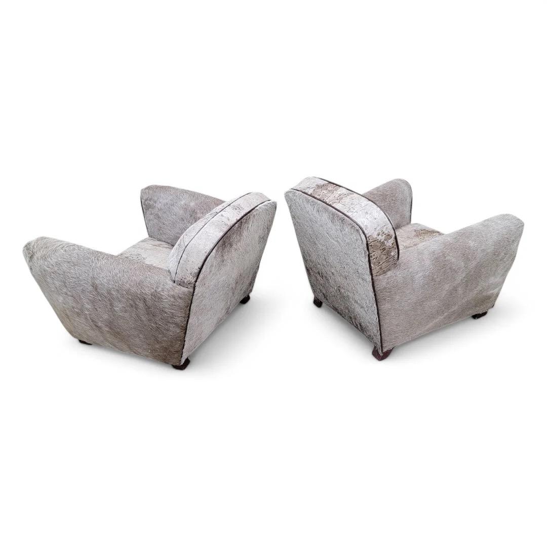 Französische Art-Déco-Clubsessel im Vintage-Stil, gepolstert mit hellgrauem Rindsleder, Paar im Angebot 6