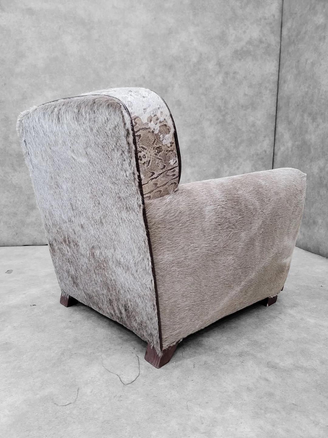 Französische Art-Déco-Clubsessel im Vintage-Stil, gepolstert mit hellgrauem Rindsleder, Paar (Art déco) im Angebot