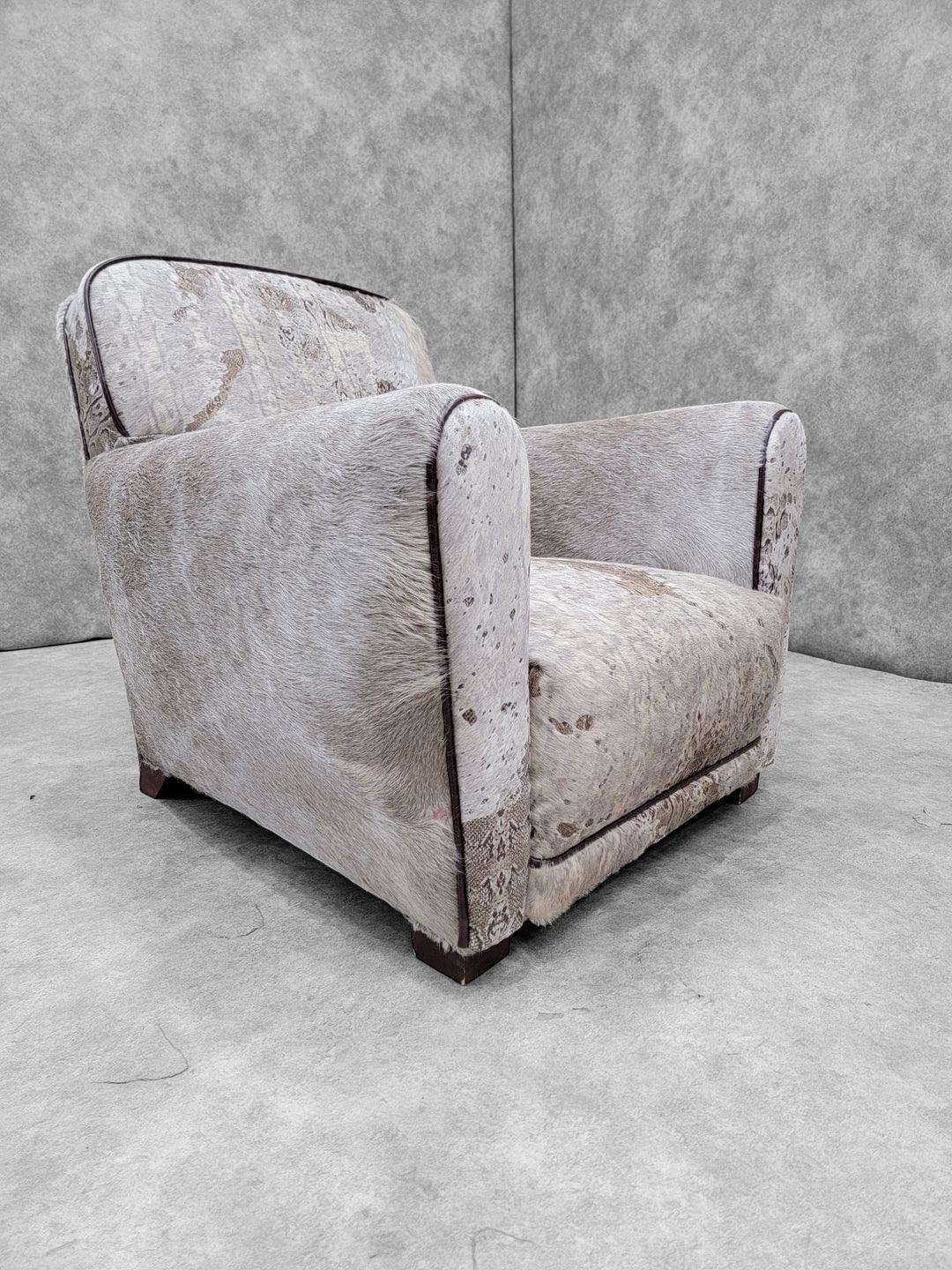 Französische Art-Déco-Clubsessel im Vintage-Stil, gepolstert mit hellgrauem Rindsleder, Paar (Unbekannt) im Angebot