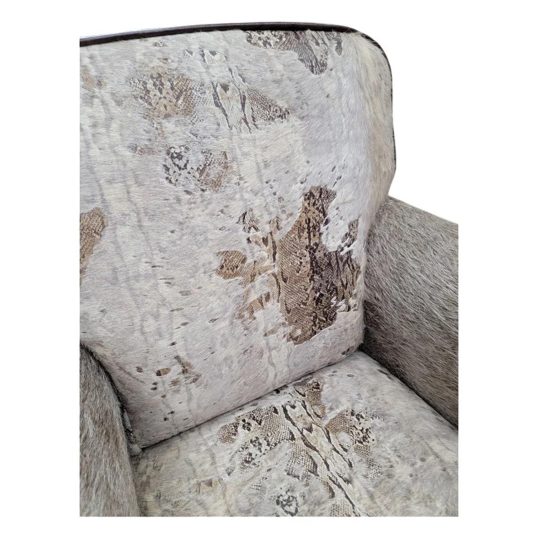 Französische Art-Déco-Clubsessel im Vintage-Stil, gepolstert mit hellgrauem Rindsleder, Paar im Zustand „Gut“ im Angebot in Chicago, IL