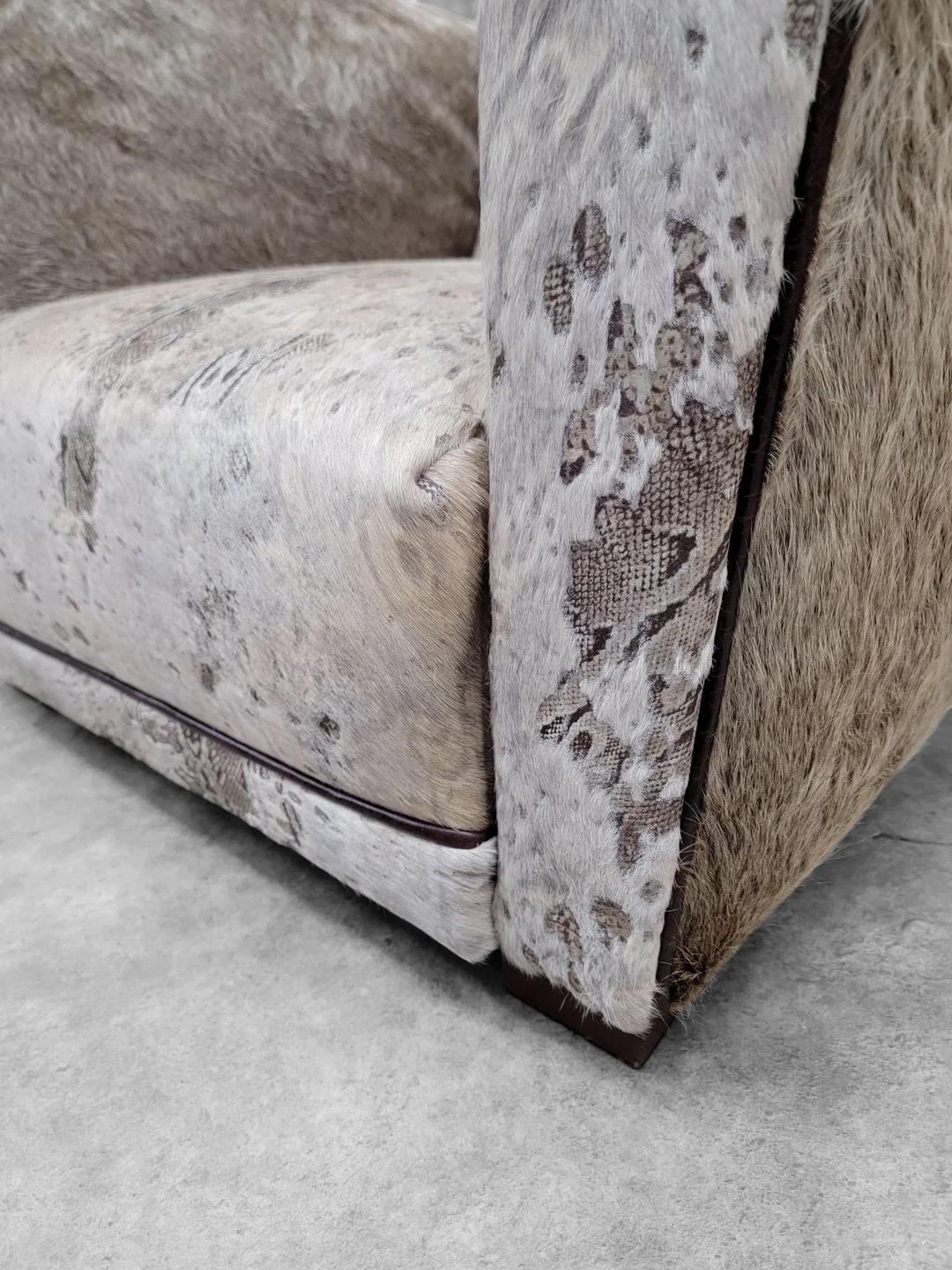 Französische Art-Déco-Clubsessel im Vintage-Stil, gepolstert mit hellgrauem Rindsleder, Paar (19. Jahrhundert) im Angebot