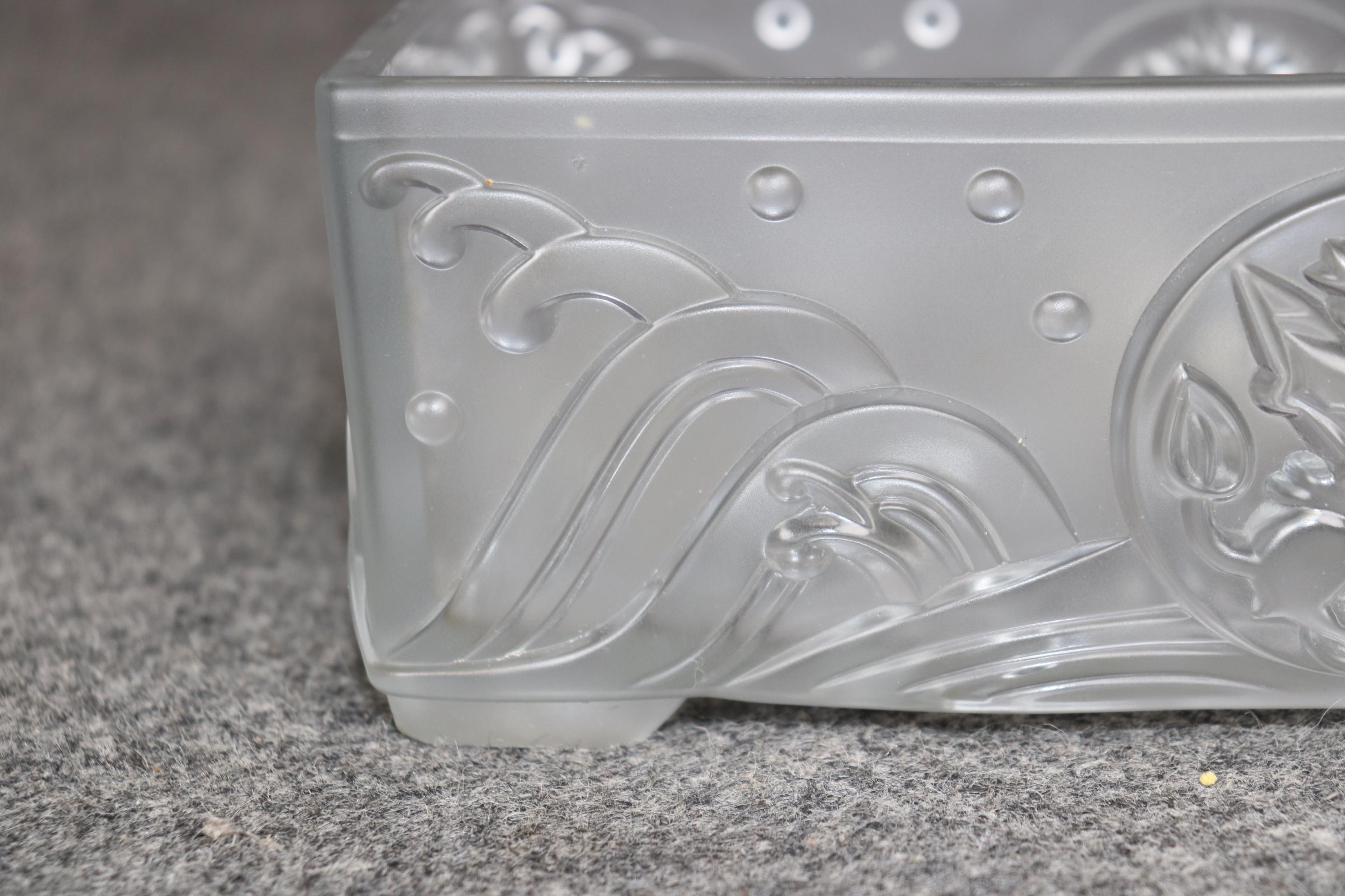 Centre de table Art Déco français en verre taillé à la manière de Lalique en vente 3