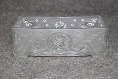 Centrotavola francese d'epoca in vetro tagliato Art Deco alla maniera di Lalique