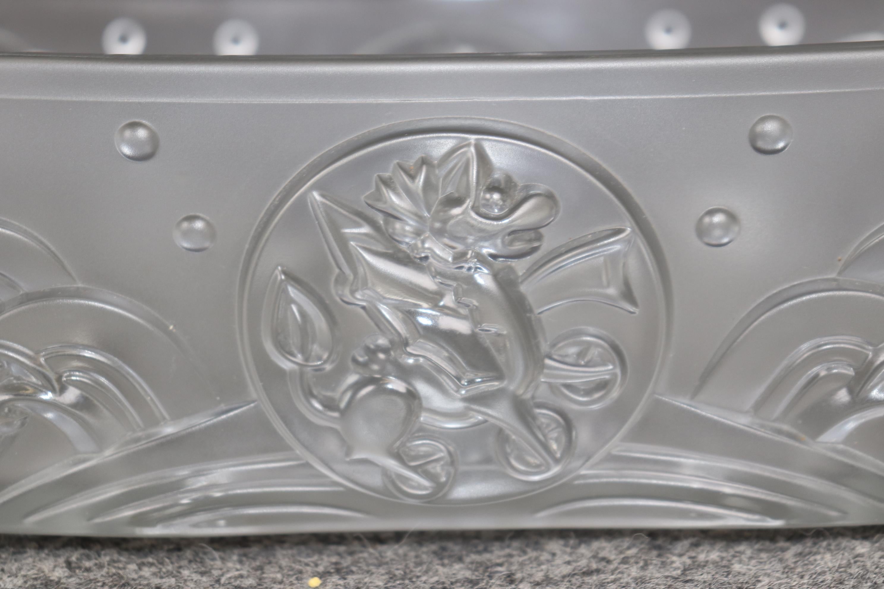 Centre de table Art Déco français en verre taillé à la manière de Lalique en vente 1