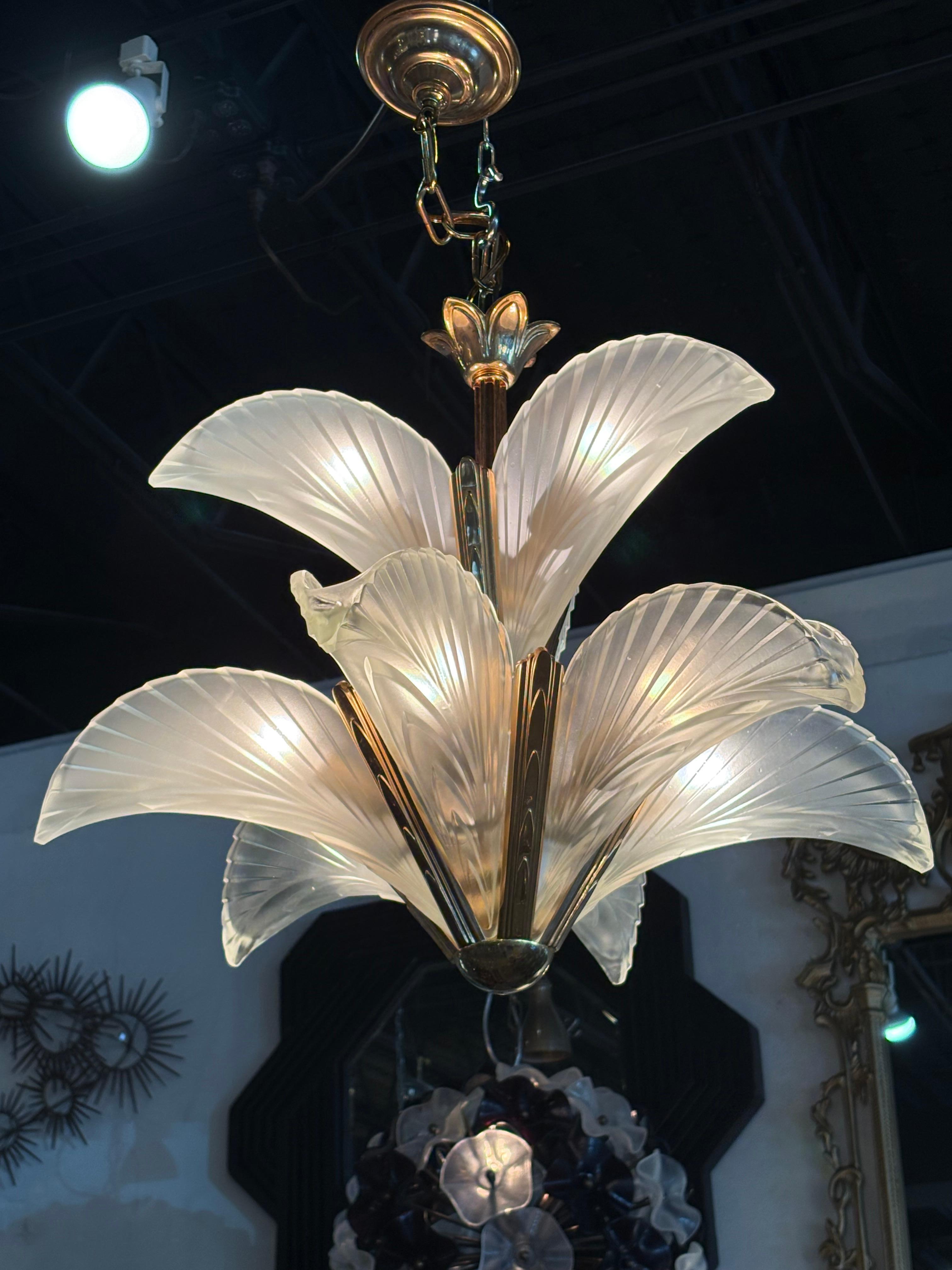 Vintage French Art Deco Frosted Glass Bronze Palm Tree Leaf Feather Chandelier For Sale 5