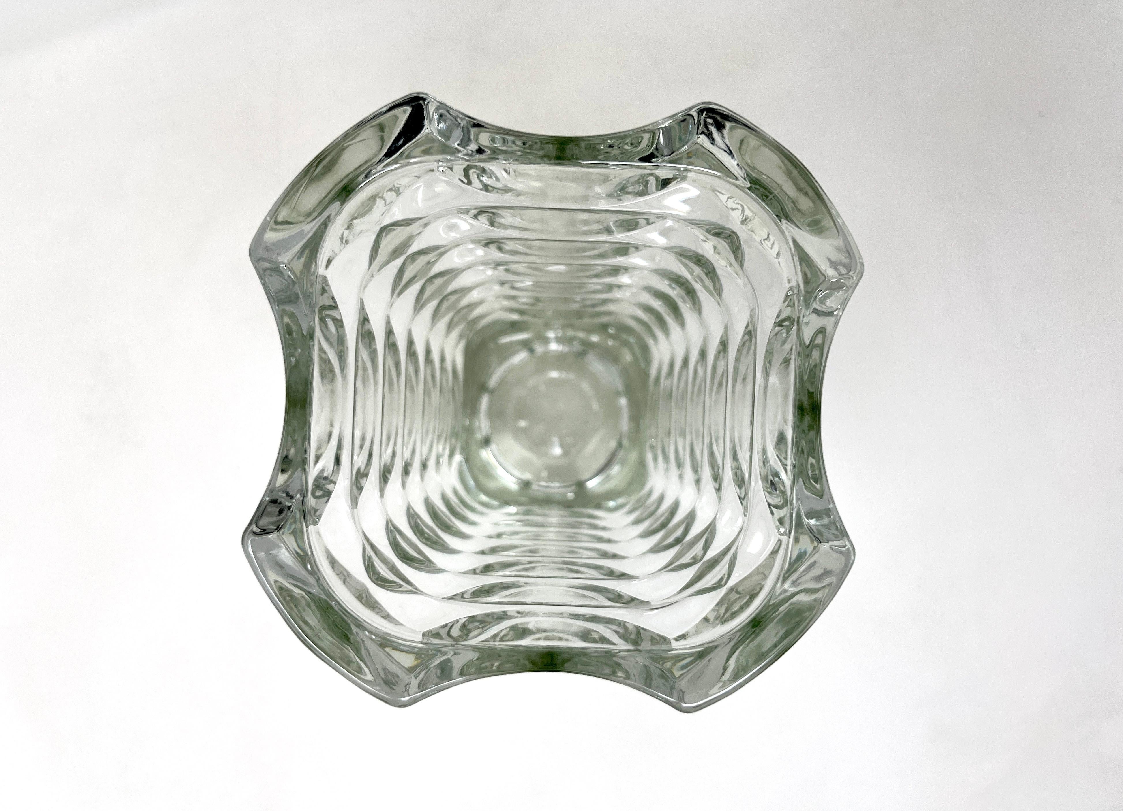 Vaso alto in vetro geometrico francese Art Déco Windsor di Luminarc, anni '70 In condizioni buone in vendita a Chicago, IL