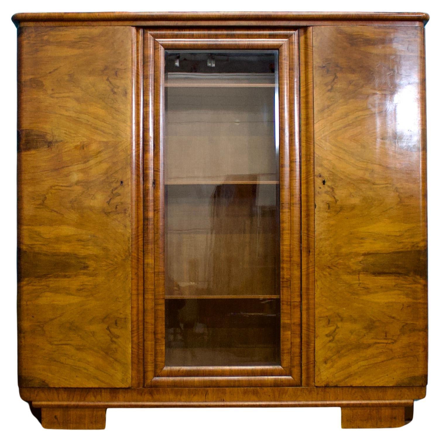 Vintage French Art Deco Großer Nussbaumschrank / Bücherregal, 1930er Jahre im Angebot