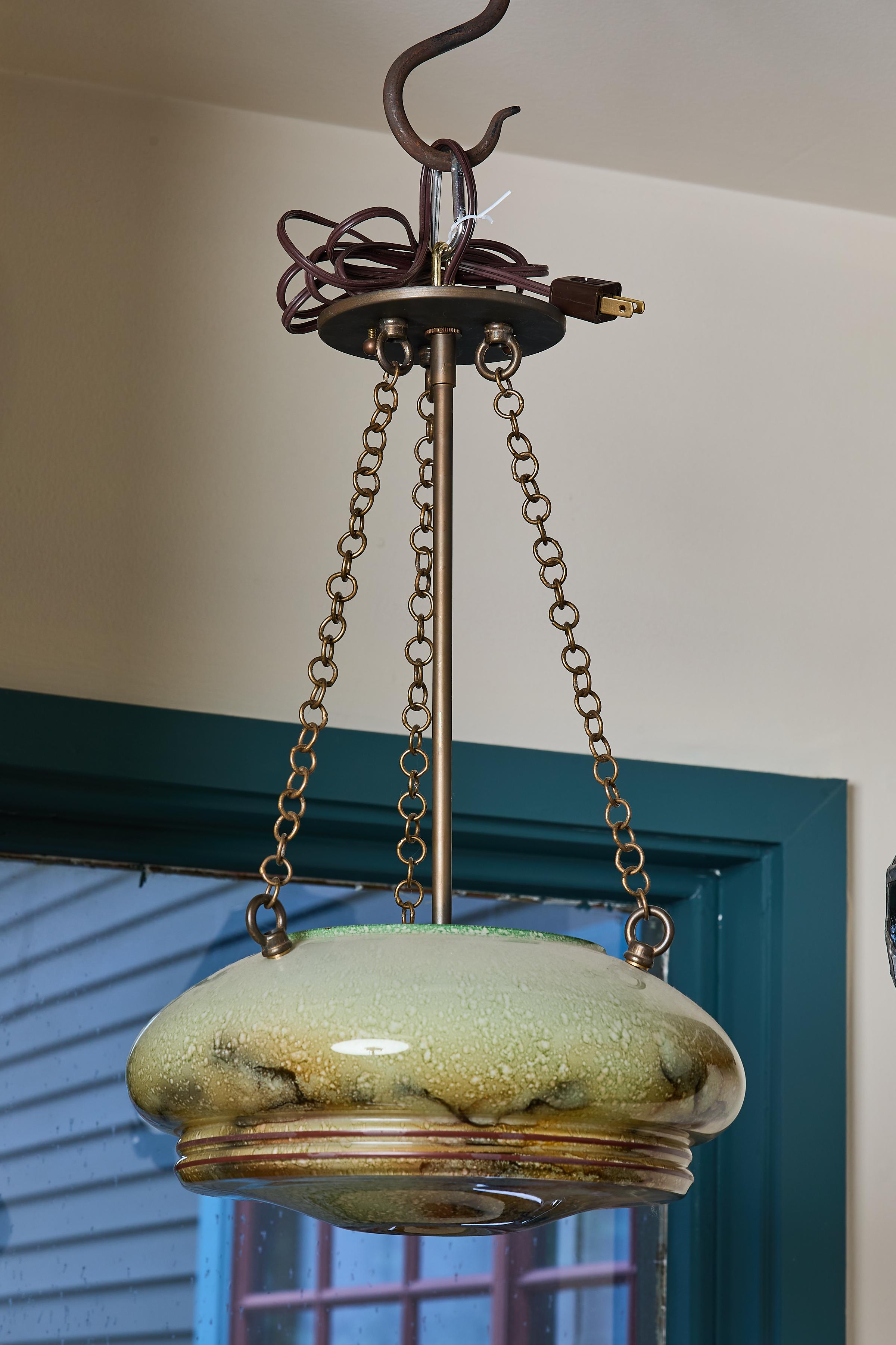 Verre Lampe à suspension Art Déco française vintage en verre marbré en vente