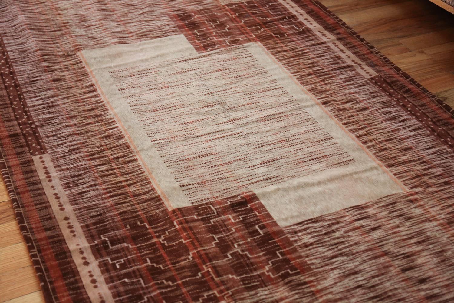 Vintage Art Deco rug, Origin: France, circa midcentury – Size: 4 ft x 9 ft (1.22 m x 2.74 m).