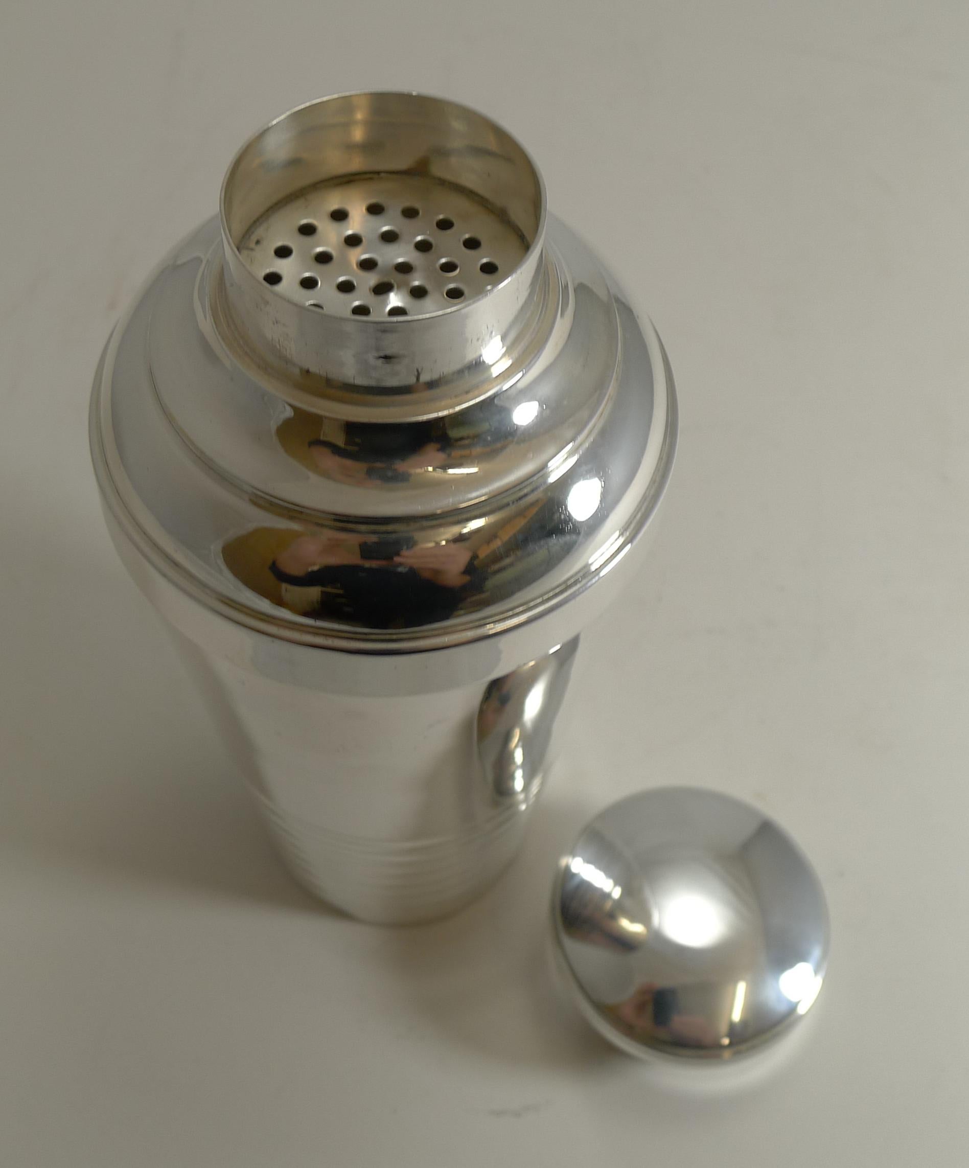 A handsome silver plated cocktail shaker with a strong Art Deco style dating to circa 1930.

The underside is marked by the silversmith, POT over a stylised star.

Excellent condition just back from our silversmith having had a good overhaul,