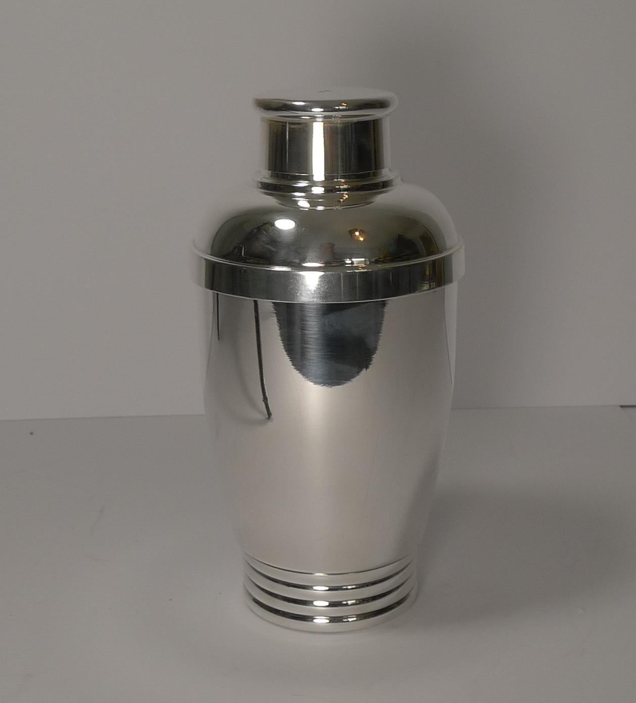 Vintage French Art Deco Silver Plated Cocktail Shaker, circa 1930 In Good Condition In Bath, GB