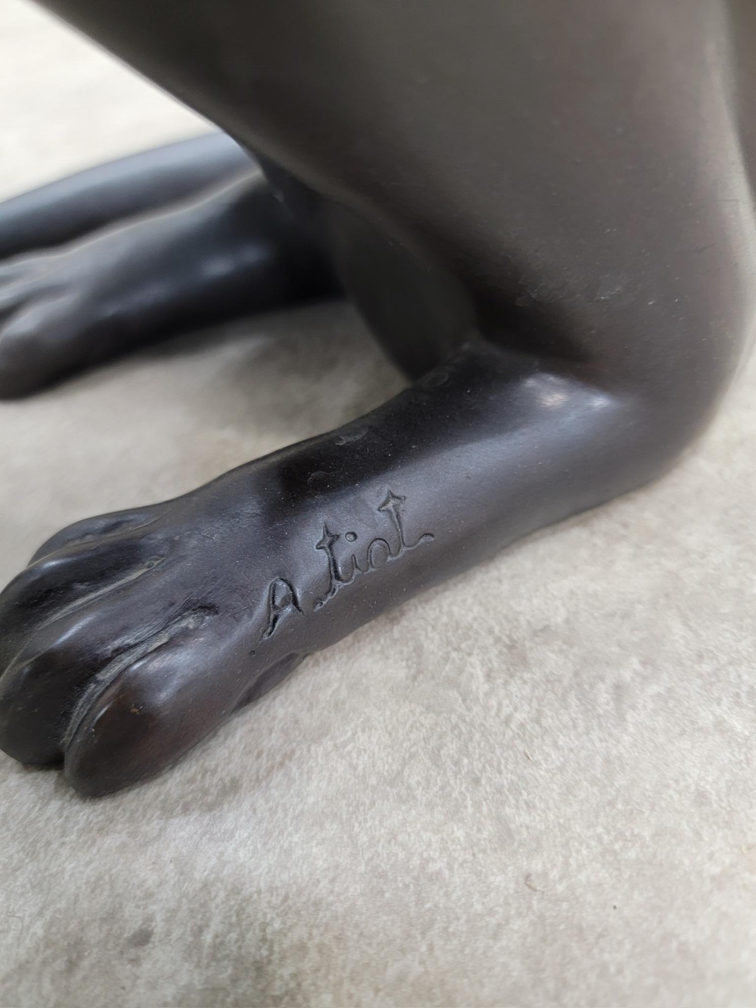 Statue di gatto egiziane vintage in stile Art Deco in bronzo firmate A. Tiot in vendita 1