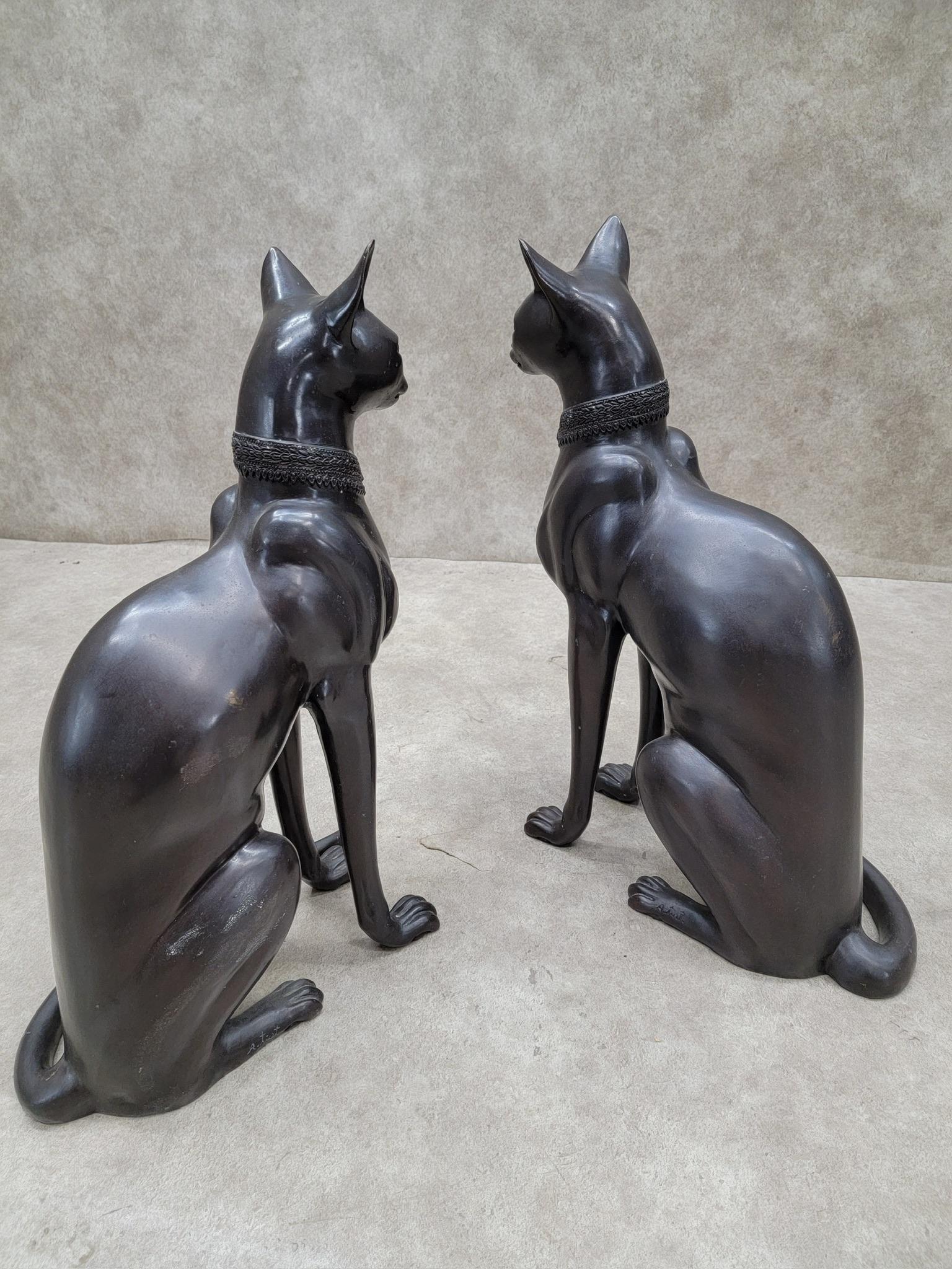 Statue di gatto egiziane vintage in stile Art Deco in bronzo firmate A. Tiot in vendita 2