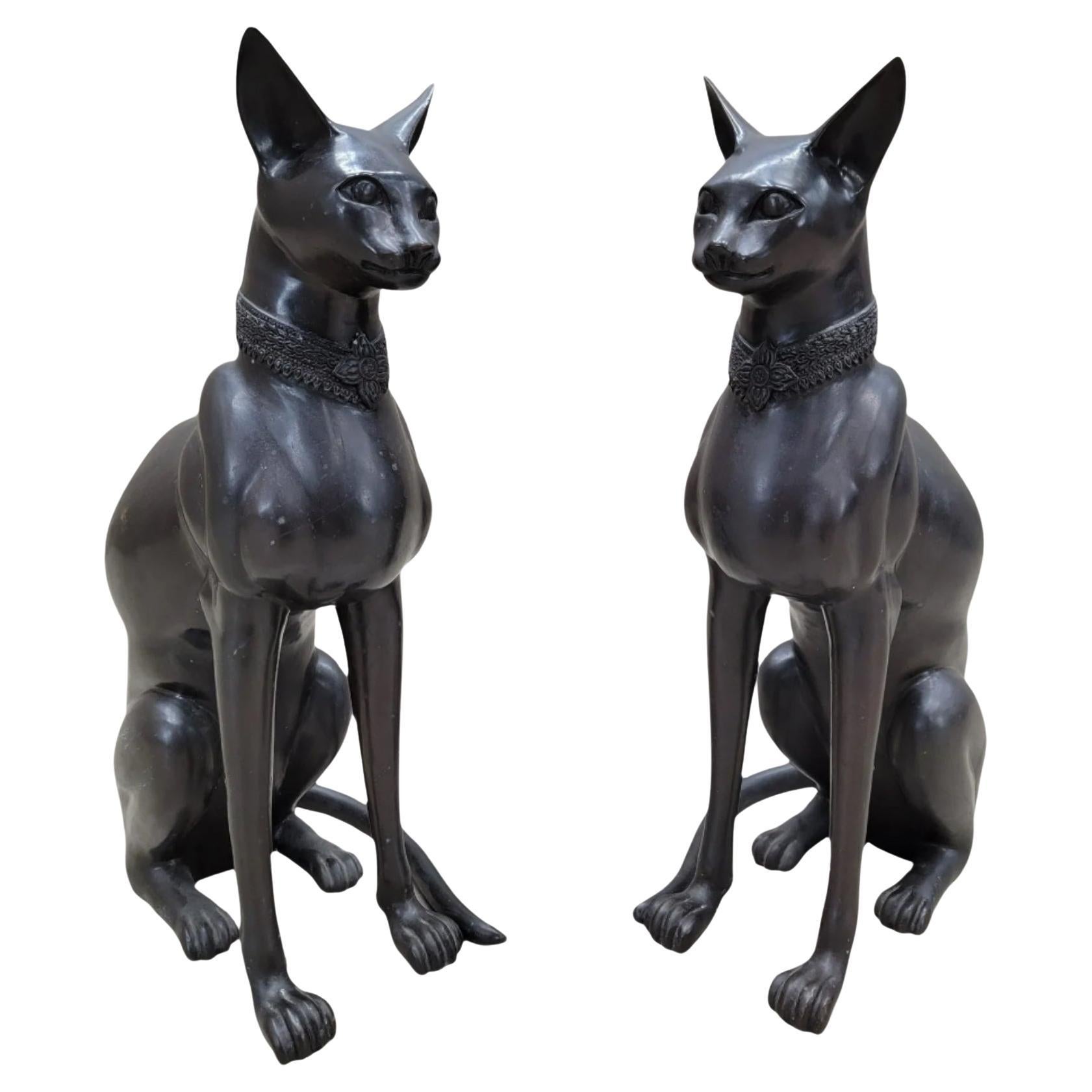 Statue di gatto egiziane vintage in stile Art Deco in bronzo firmate A. Tiot in vendita