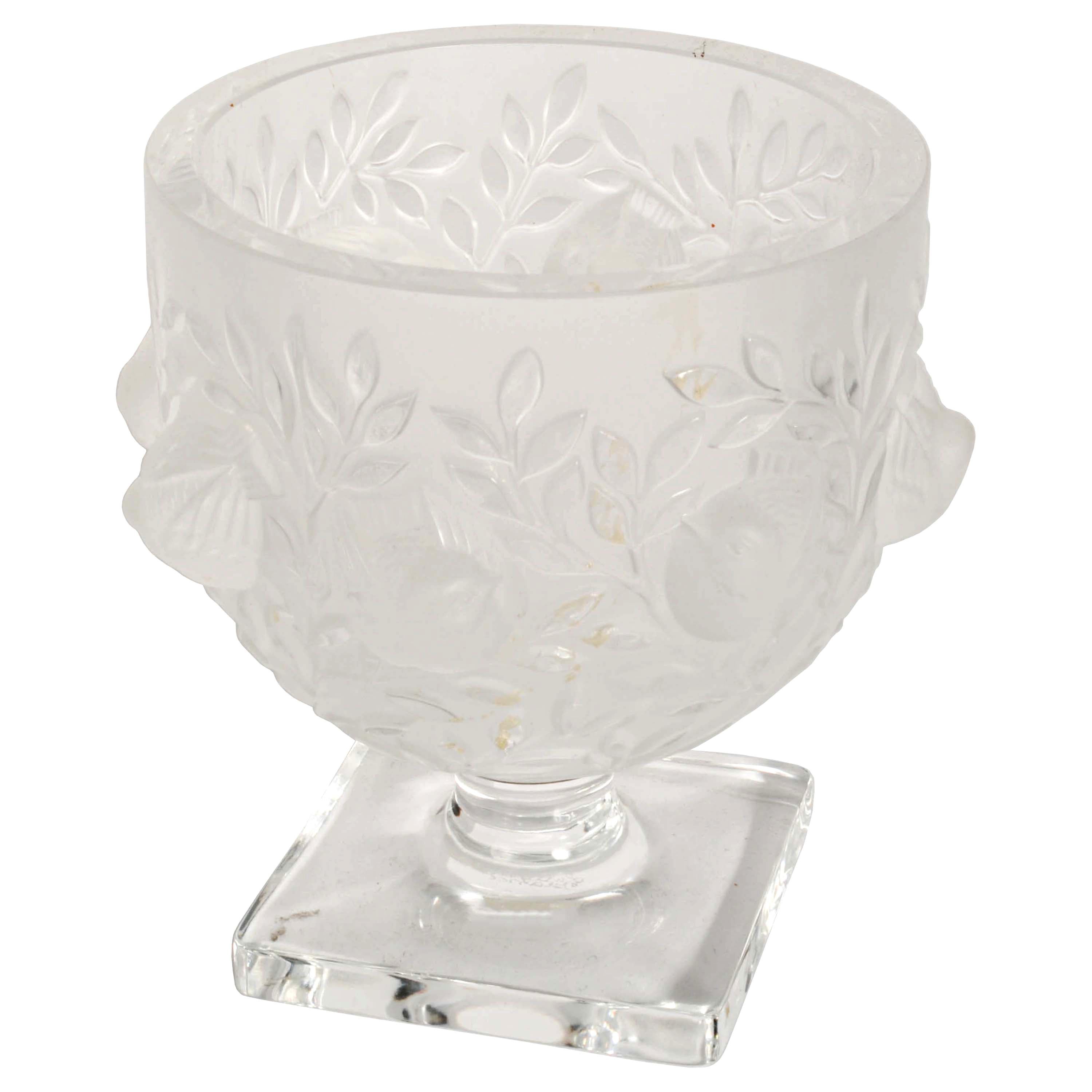 Vintage Francés Estilo Art Deco Lalique Elisabeth Jarrón de Cristal Coupe Firmado siglo XX en venta
