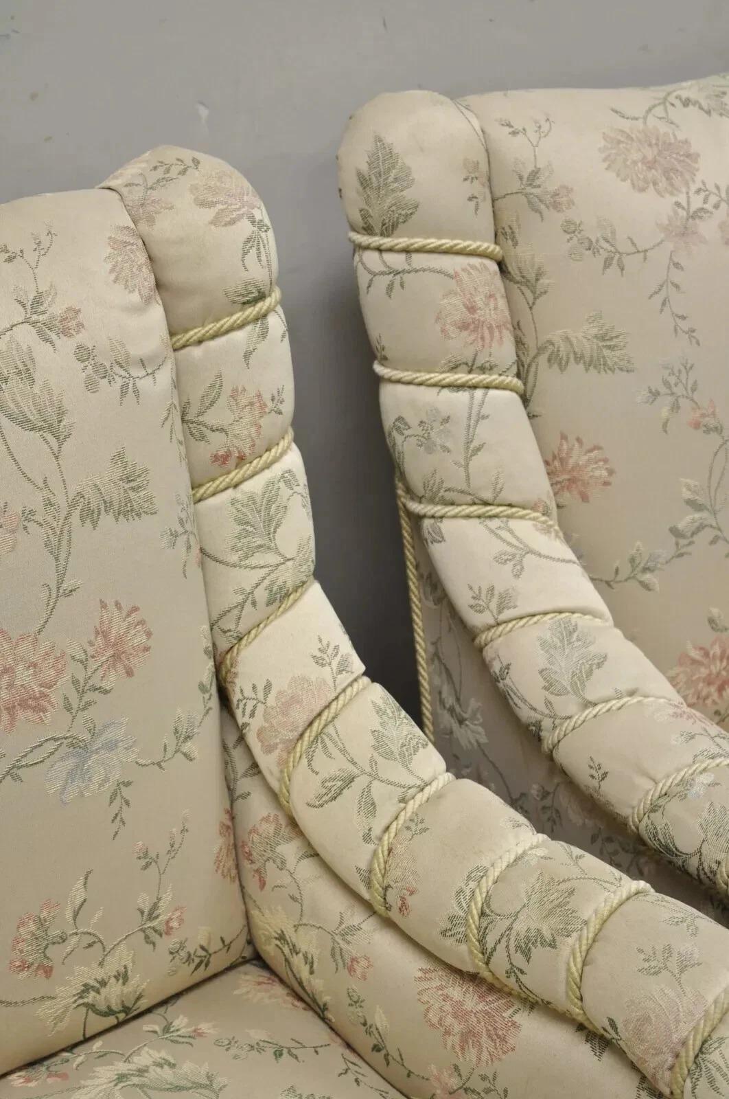 Inconnu Paire de fauteuils club vintage français de style Art of Vintage à accoudoirs roulés, rose et or en vente