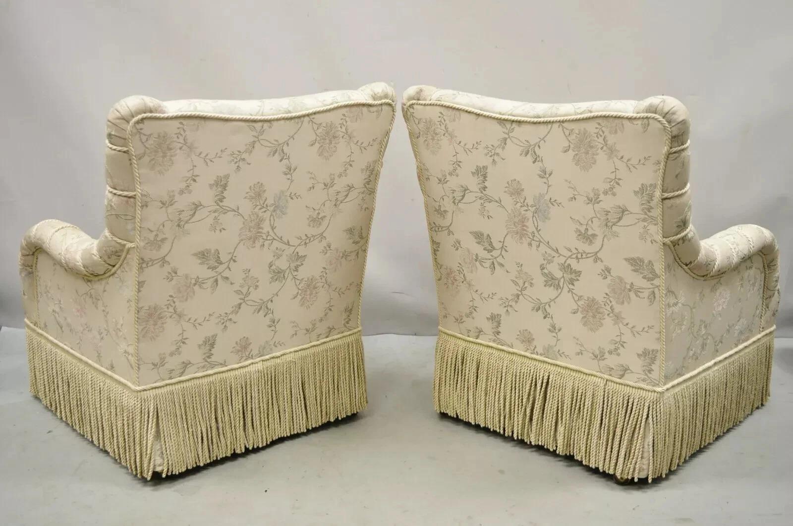 Paire de fauteuils club vintage français de style Art of Vintage à accoudoirs roulés, rose et or en vente 1