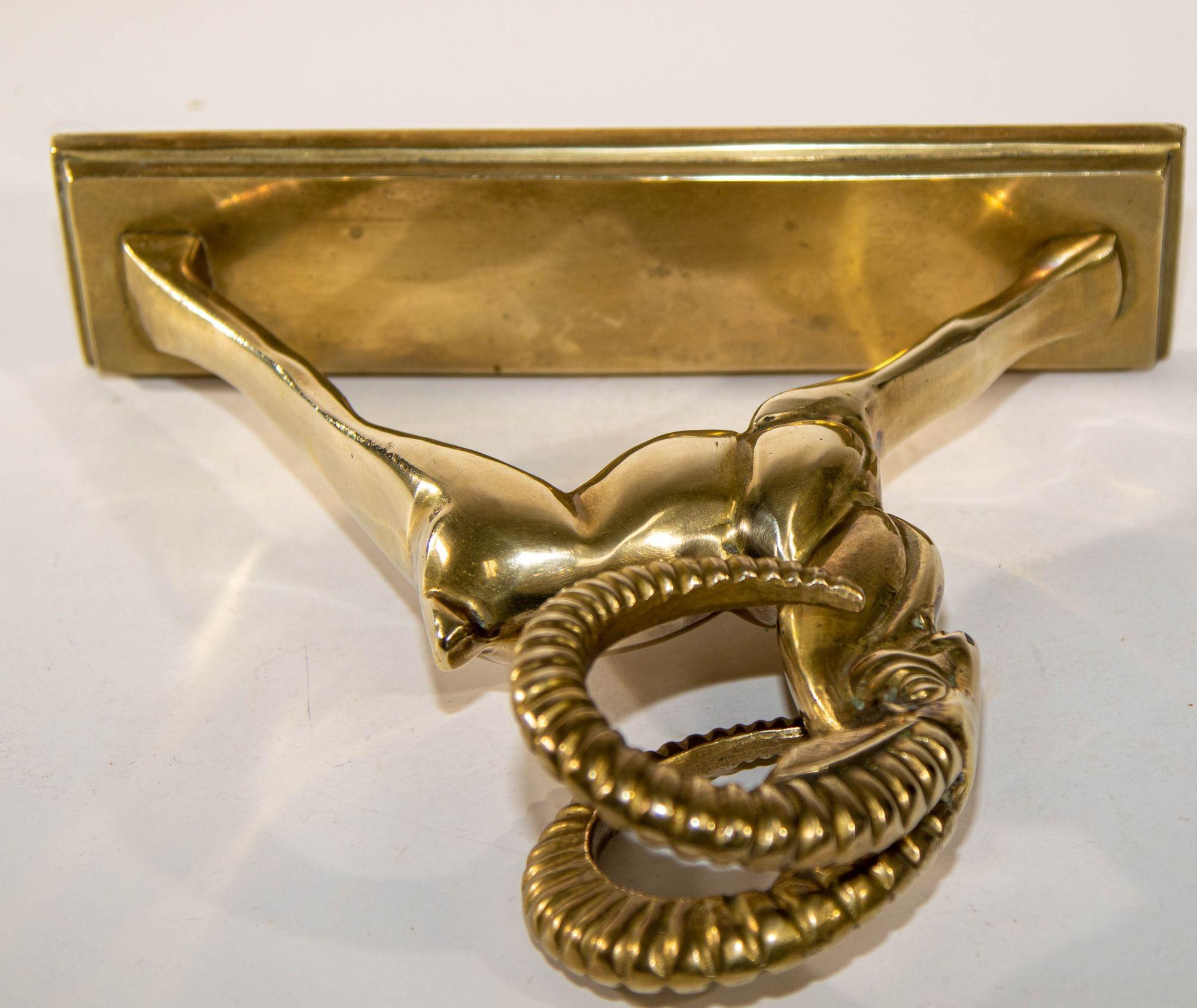 Vintage French Art Deco Style Sculpture of Brass Ibex Antelope en vente 2