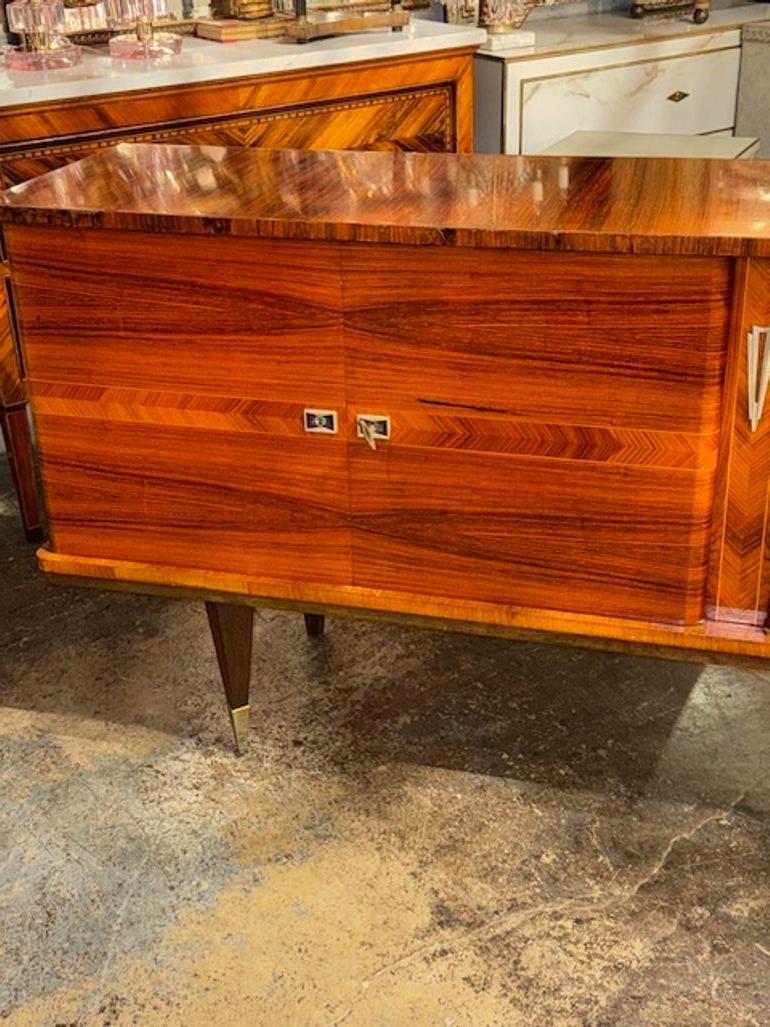 Buffet vintage en noyer de style Art Deco français Bon état - En vente à Dallas, TX