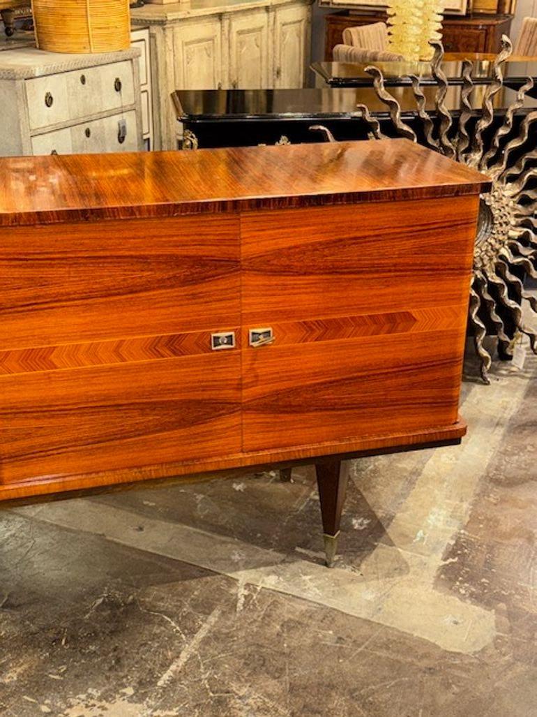 20ième siècle Buffet vintage en noyer de style Art Deco français en vente