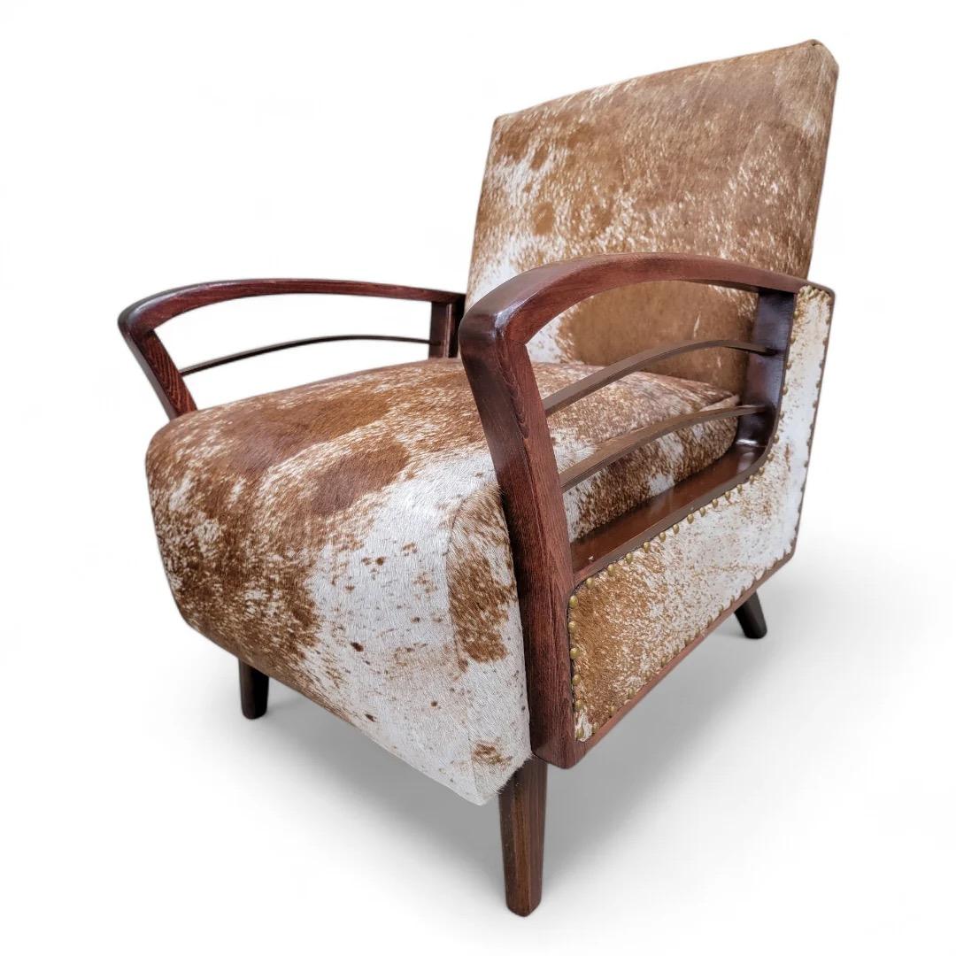Pareja de Sillones de Madera Art Decó Franceses Vintage Recién Tapizados en Piel de Vacuno en venta 1