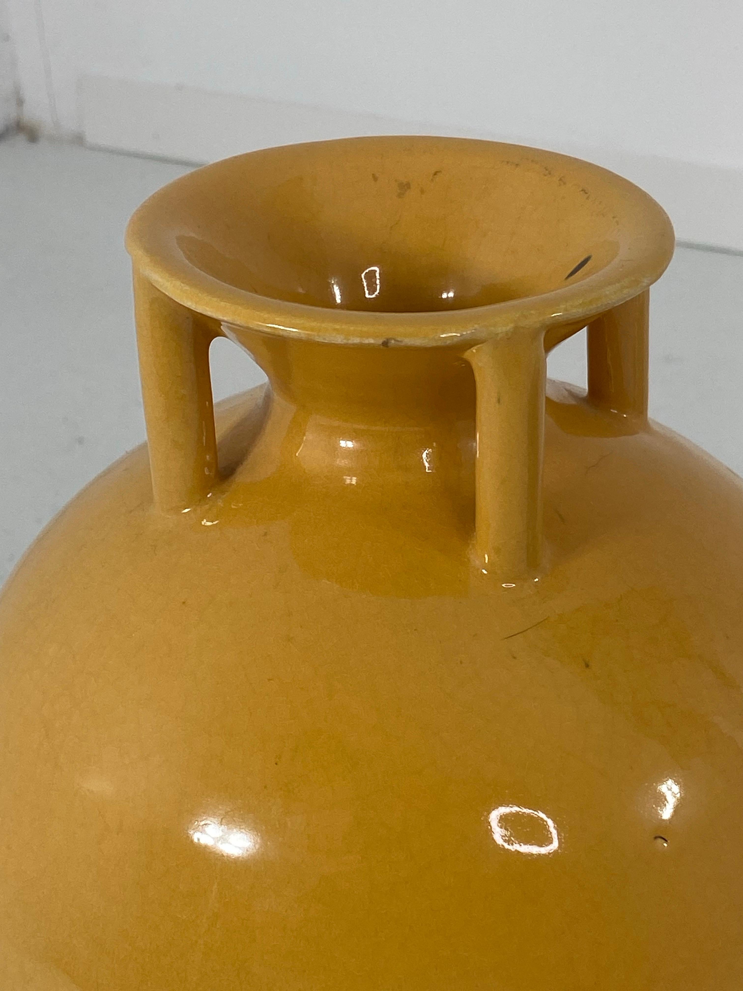 Vaso d'epoca francese Art Déco giallo smaltato Primavera in vendita 1