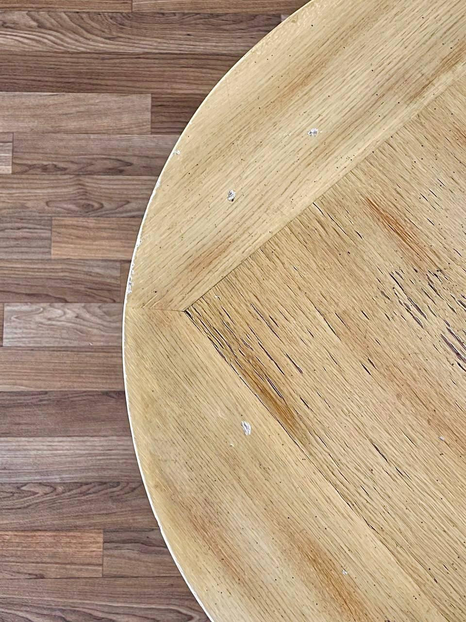 Laiton Table d'appoint vintage en laiton Art of Vintage avec base à volutes en vente