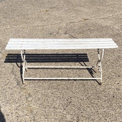 Vintage francés Art Nouveau Desplazamiento de hierro forjado Lamas de madera Jardín Patio Banco