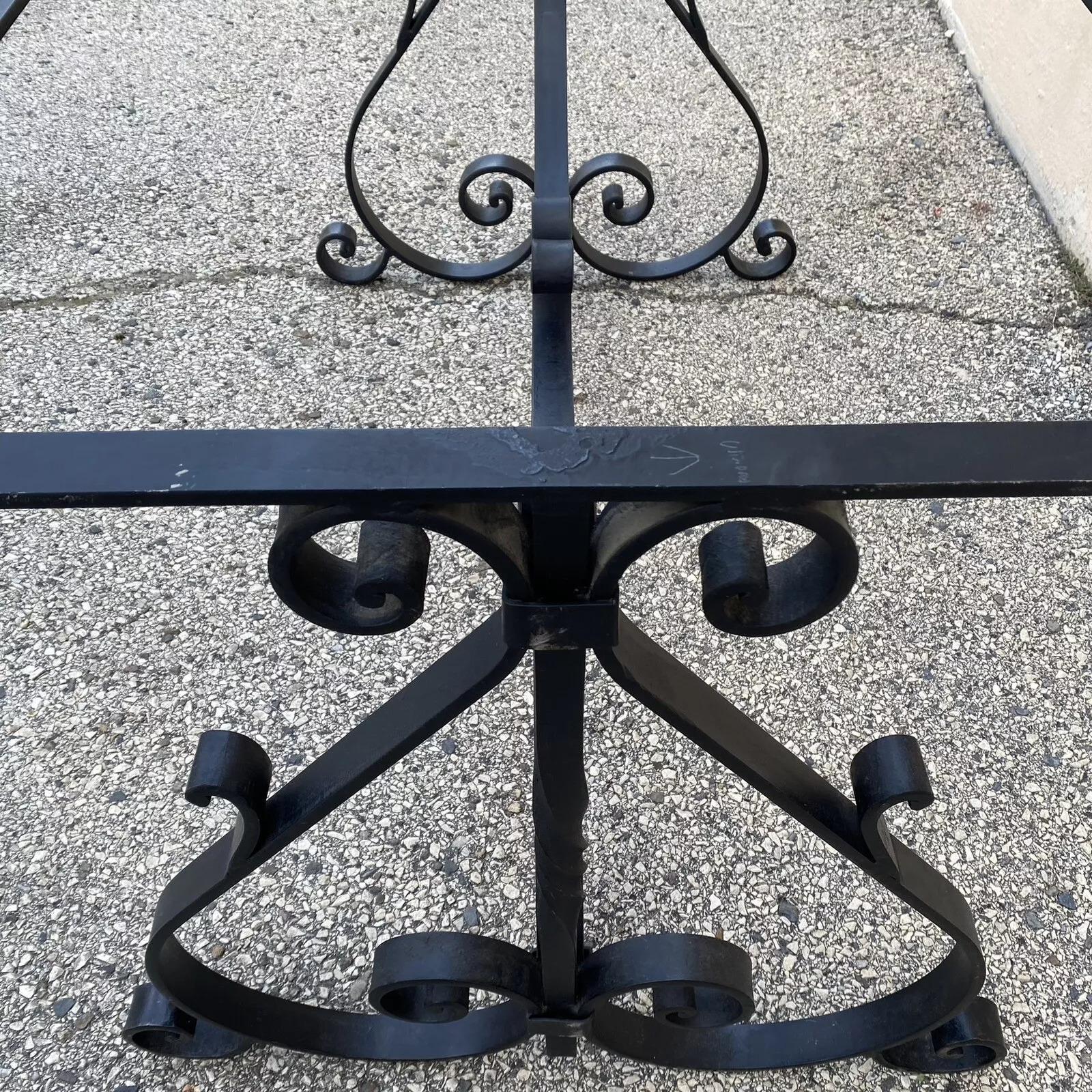 20ième siècle Vintage French Art of Vintage Style Black Wrought Iron Scrolling Dining Table Base en vente