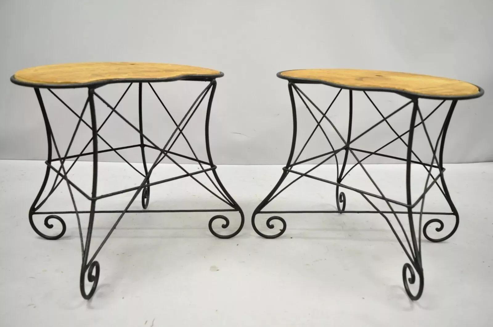 Paire de tabourets en fer forgé à volutes de style Art Nouveau français vintage en vente 4