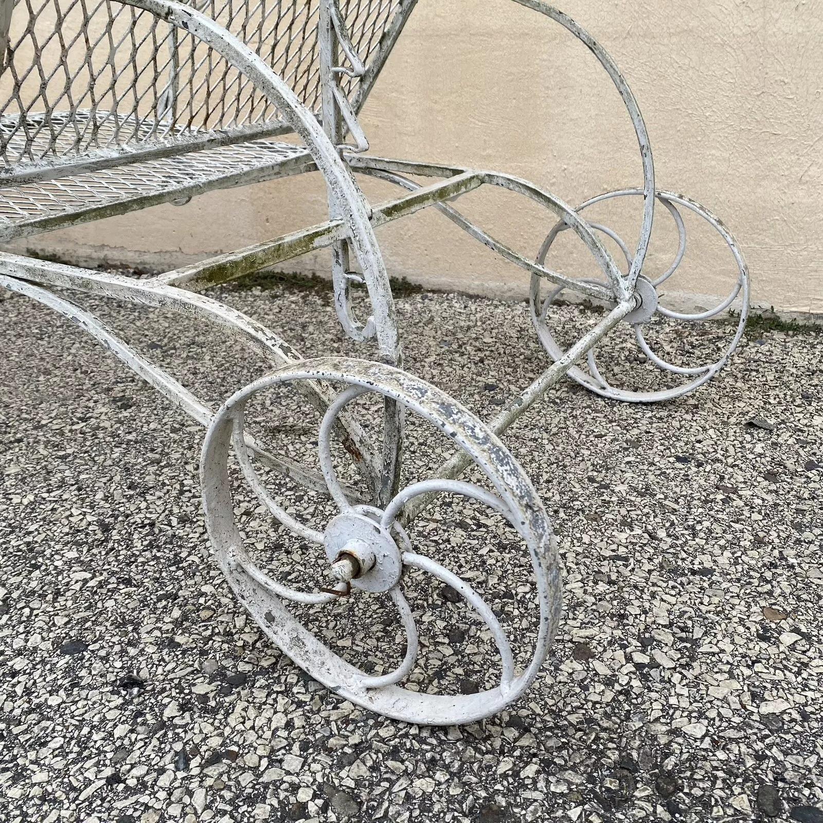 Vintage French Art Nouveau Wrought Iron Adjustable Garden Patio Chaise Lounge For Sale 5