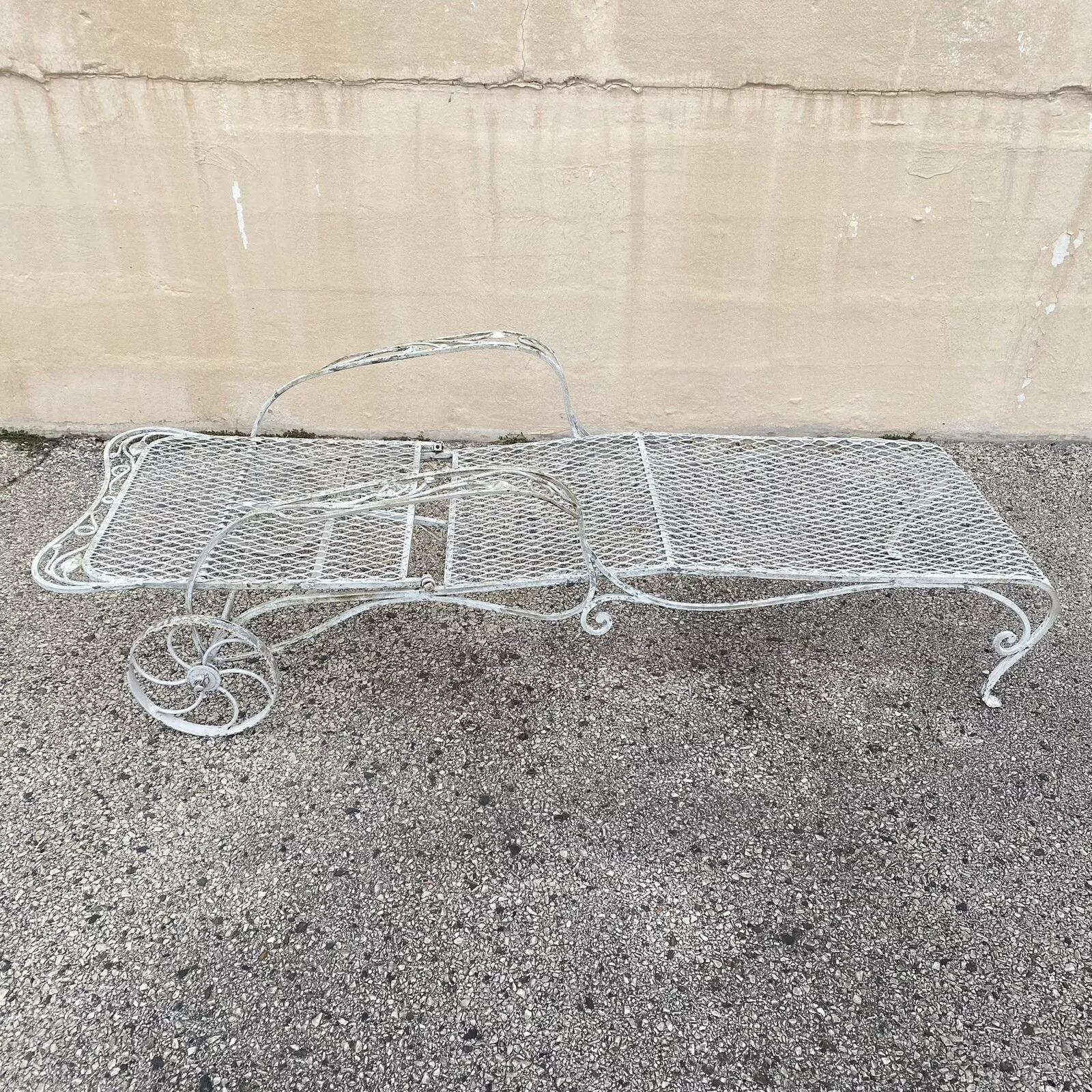 Vintage French Art Nouveau Wrought Iron Adjustable Garden Patio Chaise Lounge For Sale 6