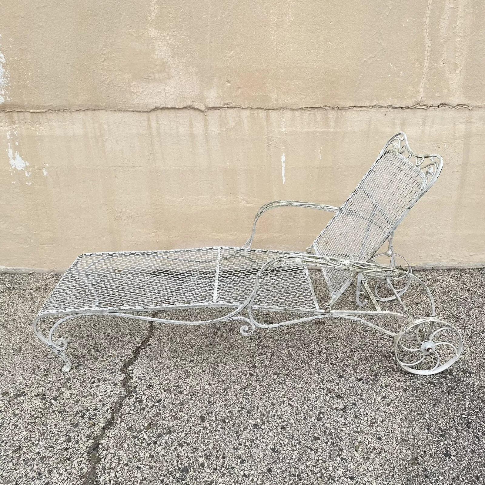 Vintage French Art Nouveau Scrolling Wrought Iron Adjustable Garden Patio Chaise Lounge. Circa Early 20th Century. Measurements: 35