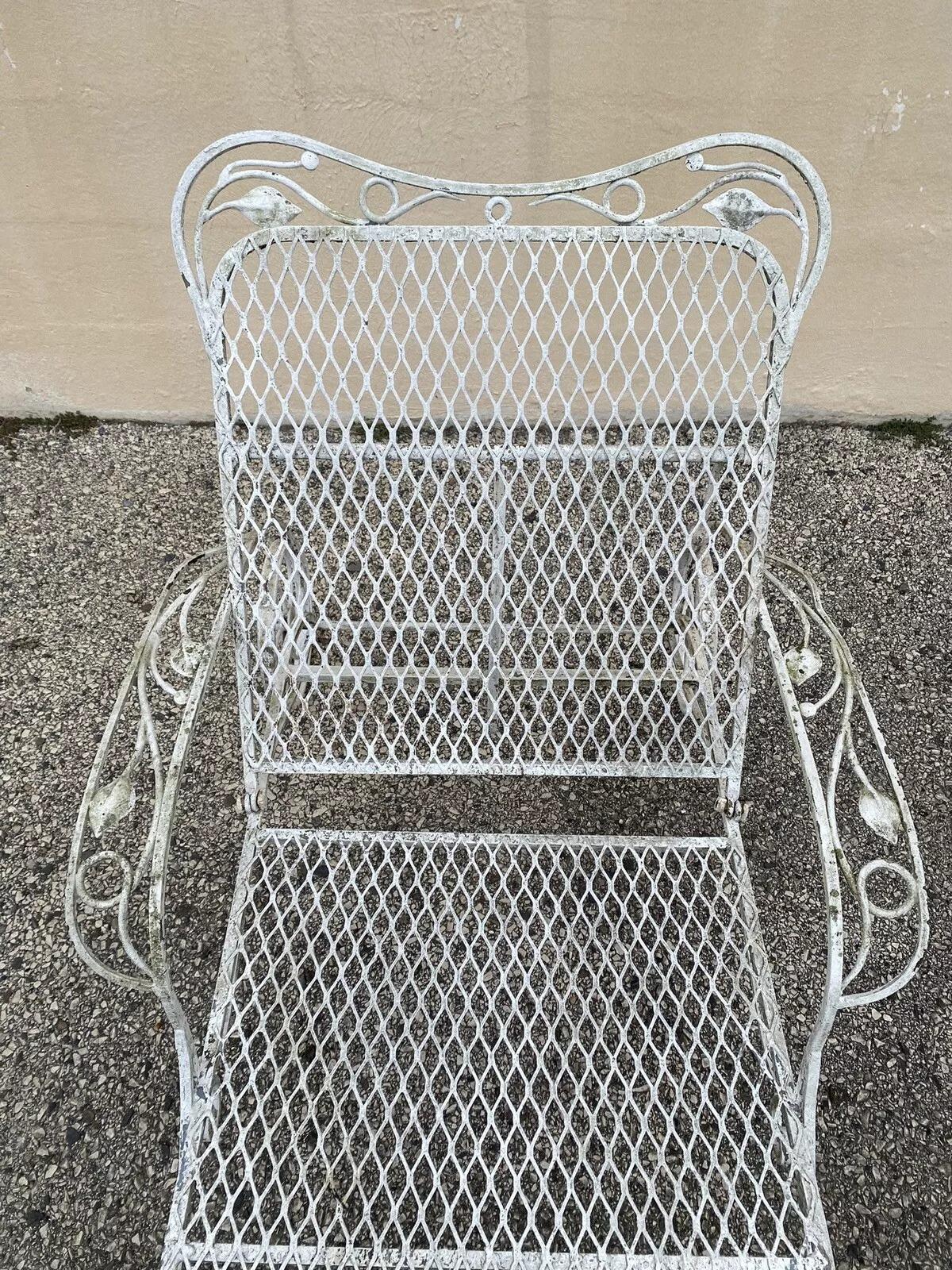Vintage French Art Nouveau Wrought Iron Adjustable Garden Patio Chaise Lounge In Good Condition For Sale In Philadelphia, PA