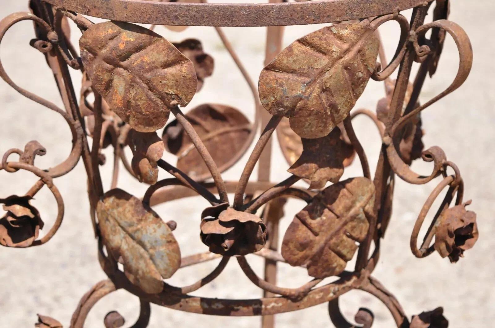 Inconnu Vintage French Art Nouveau Wrought Iron Leaf Vine Garden Planter Pot Plant Stand en vente