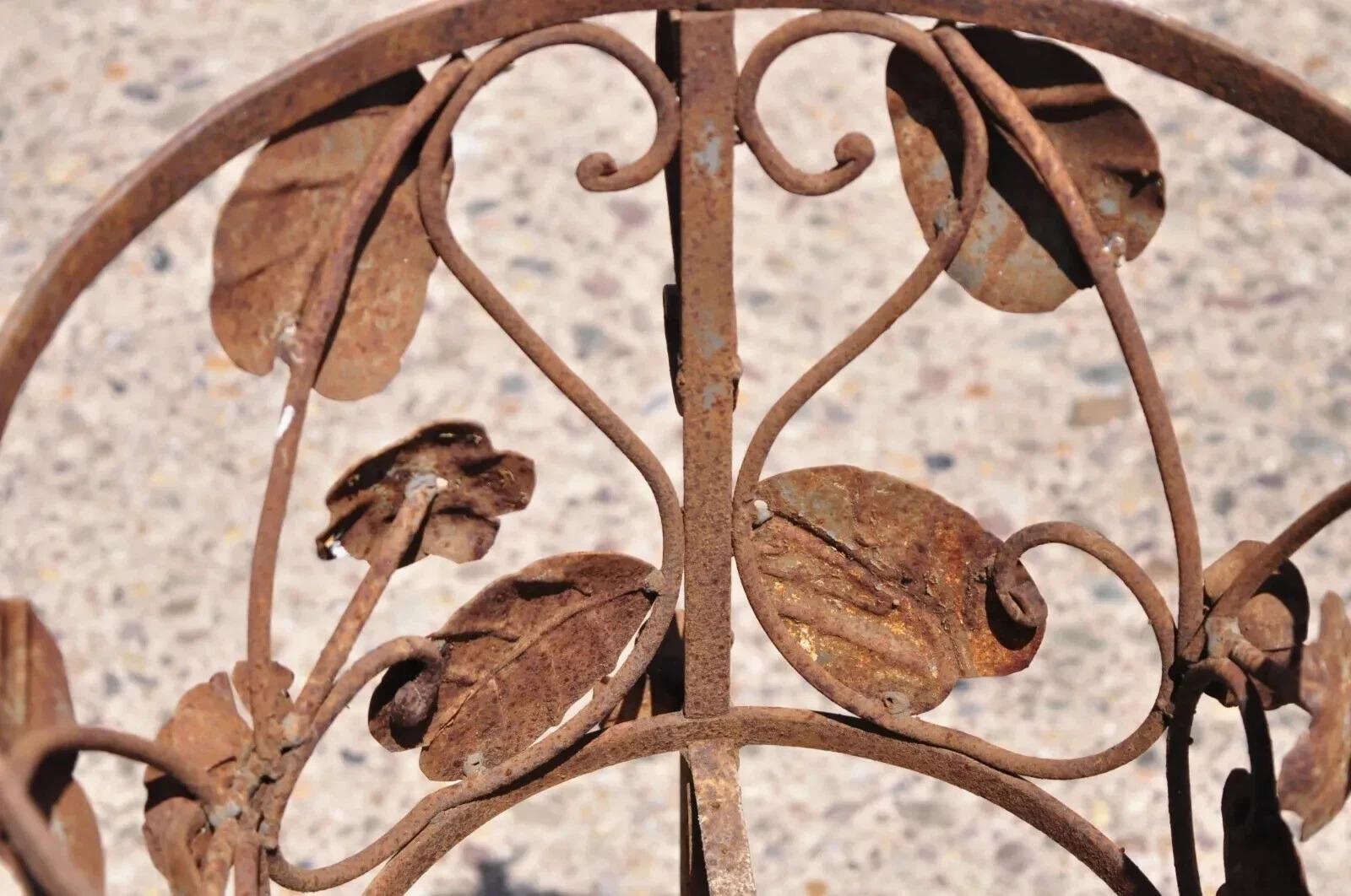 Vintage French Art Nouveau Wrought Iron Leaf Vine Garden Planter Pot Plant Stand Bon état - En vente à Philadelphia, PA