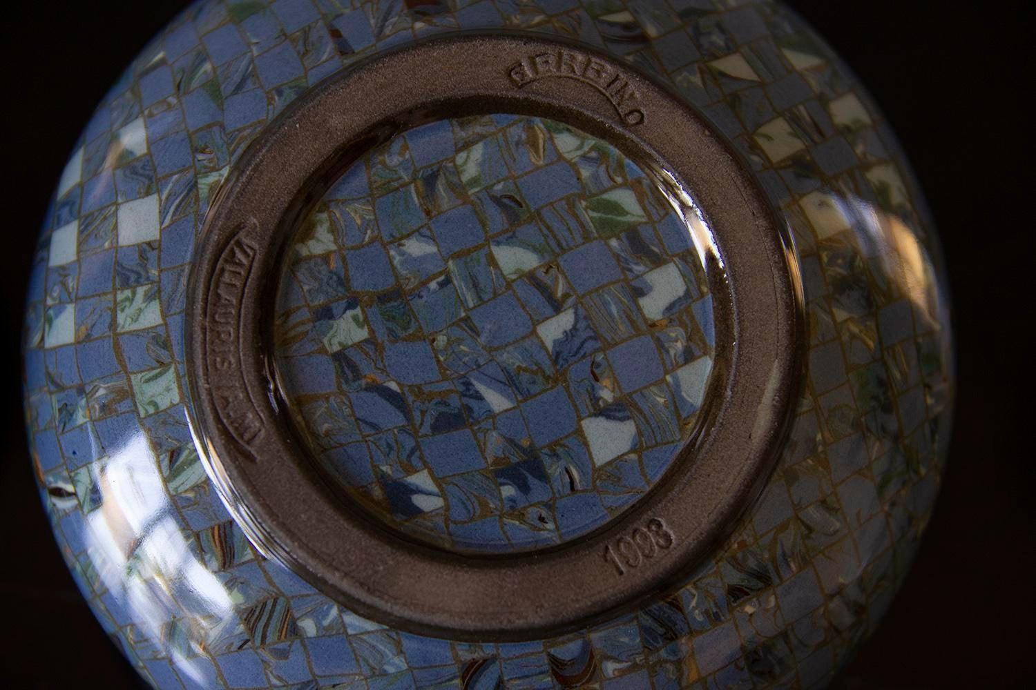 Jean Gerbino (1876-1966) Vallauris Frankreich - Keramik mit wunderschöner Mosaikglasur - European Vintage. Er kann ein dekoratives Element für Ihren Wohnraum sein oder Sie können ihn als Aufbewahrungsort für Ihren Schmuck, Ihre Schlüssel und alles