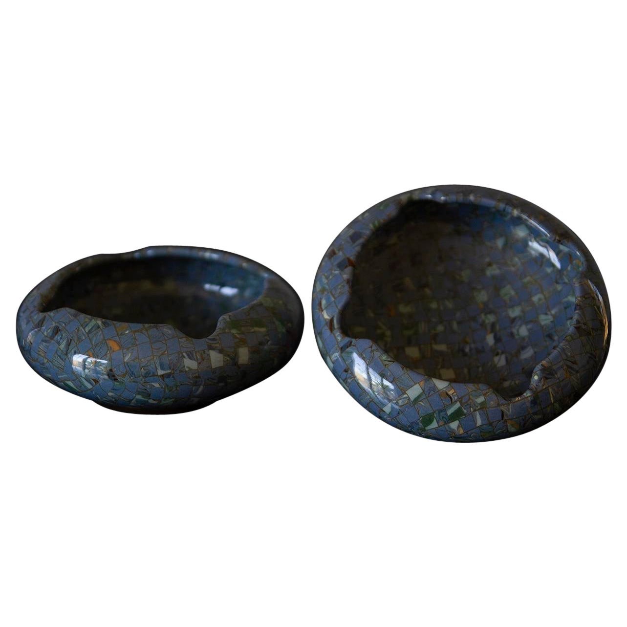 Paire de cendriers vintage en mosaïque d'argile d'art de Vallauris, Atelier Jean Gerbino en vente