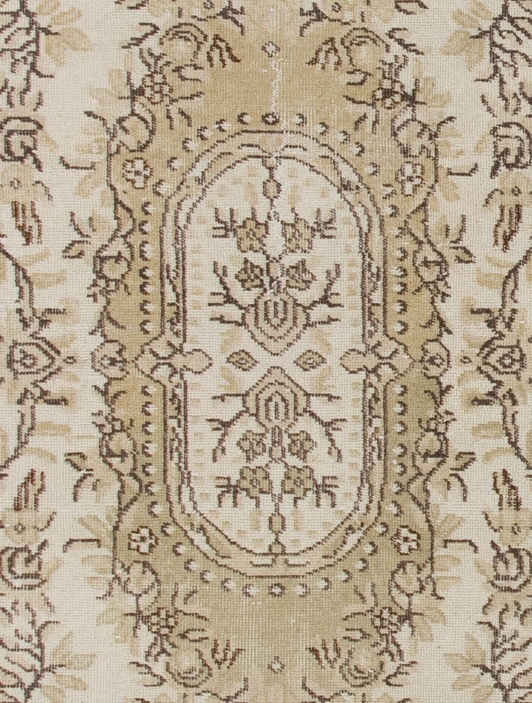 4x7 ft Vintage French Aubusson Inspired Wool Hand-knotted Rug in Soft Colors In Good Condition For Sale In Philadelphia, PA