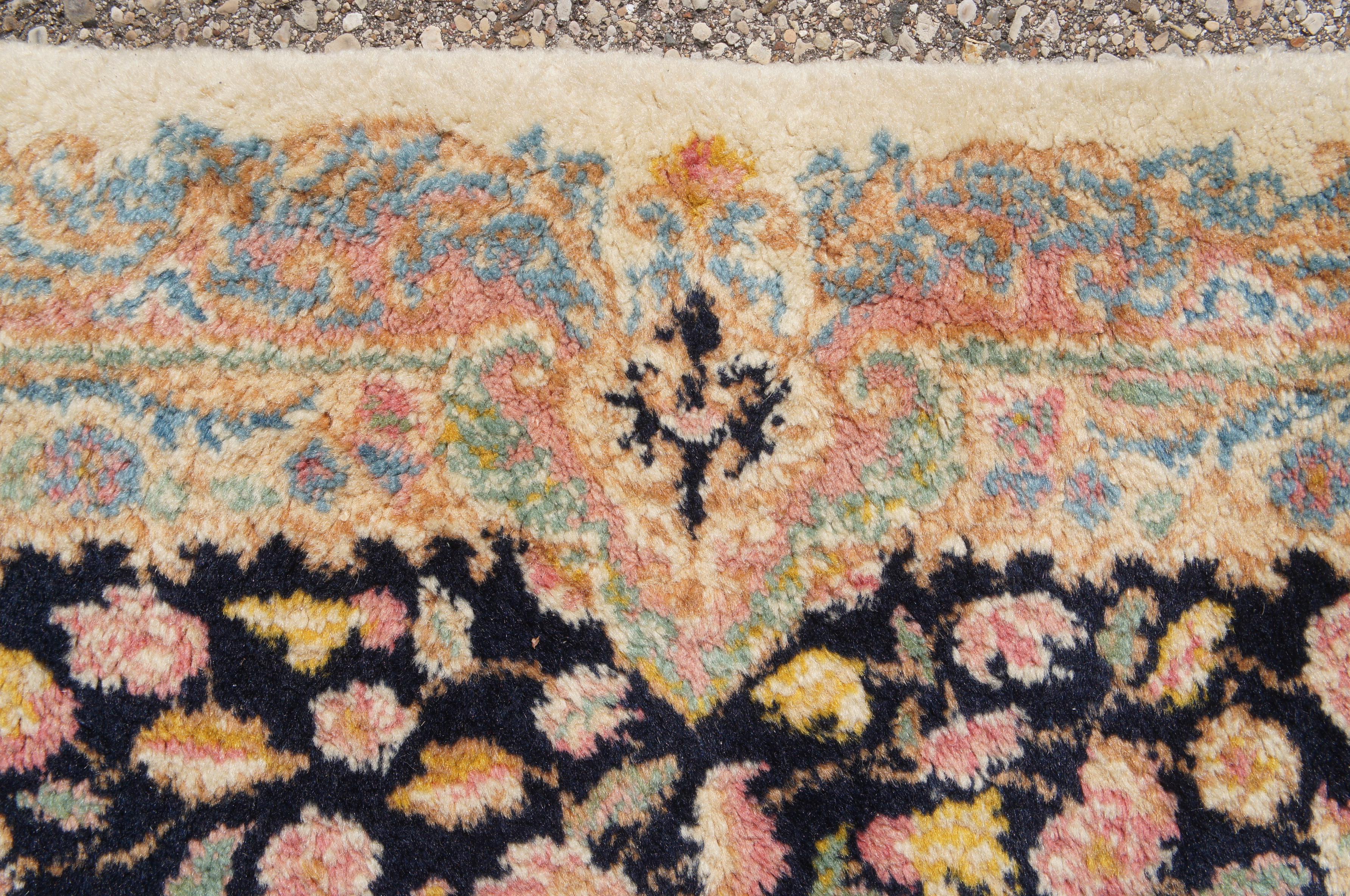 Französischer handgeknüpfter Vintage-Aubusson-Teppich aus Wolle in Beige und Blau, 5' x 8,5' im Angebot 4