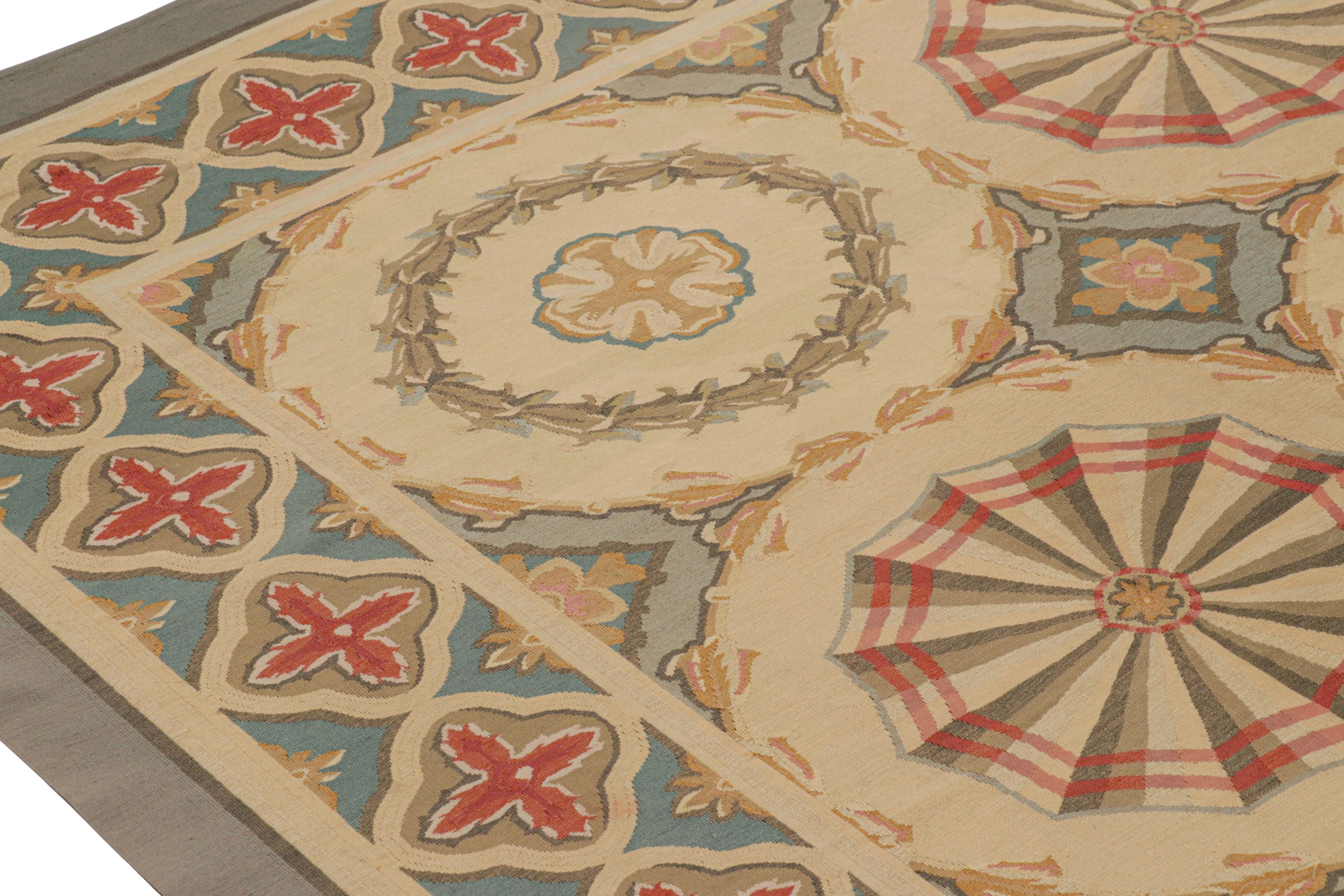Französischer Aubusson-Teppich in Beige mit geometrischen Medaillons - Rug & Kilim (Handgeknüpft) im Angebot