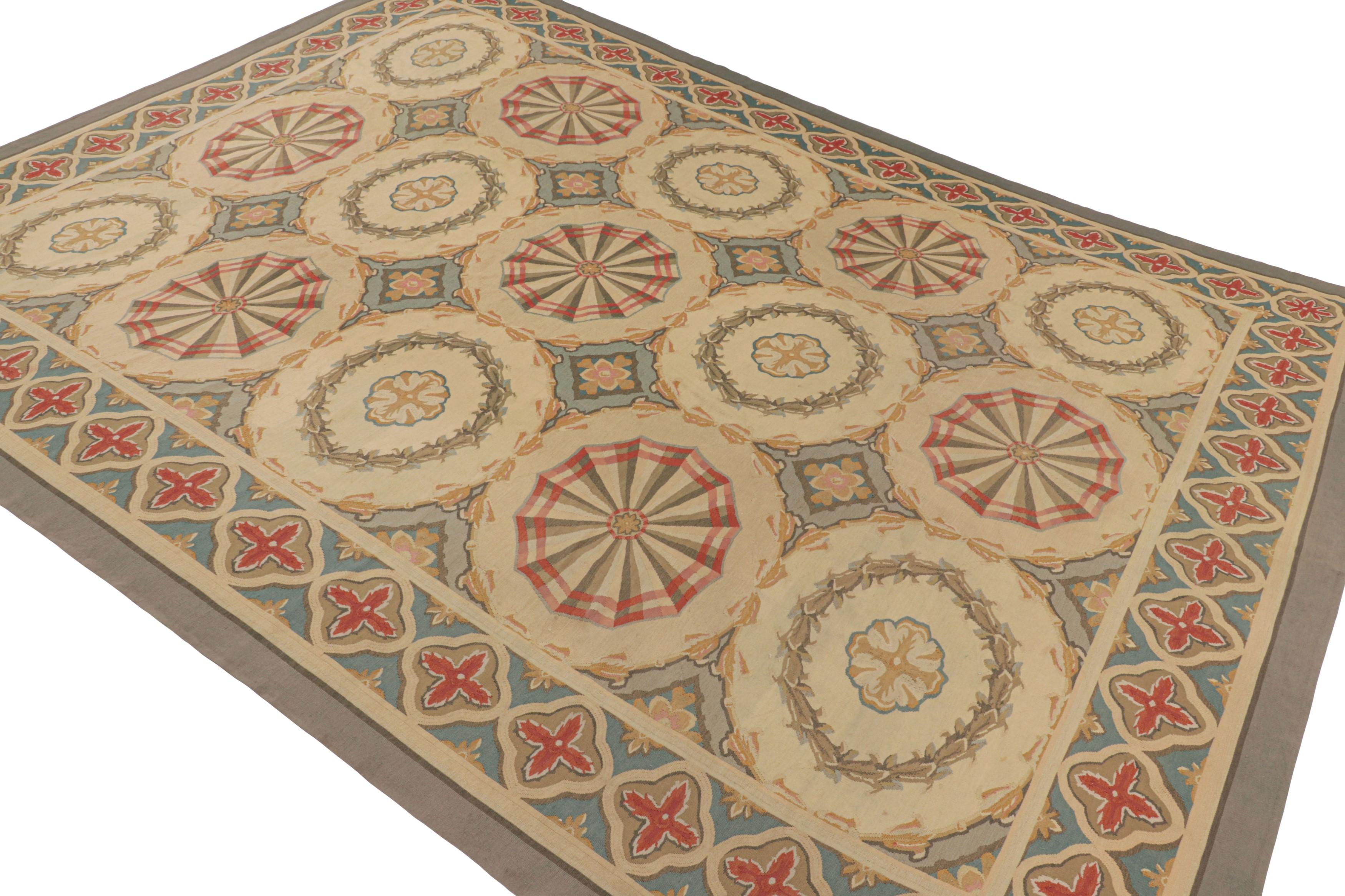 Französischer Aubusson-Teppich in Beige mit geometrischen Medaillons - Rug & Kilim (Mitte des 20. Jahrhunderts) im Angebot
