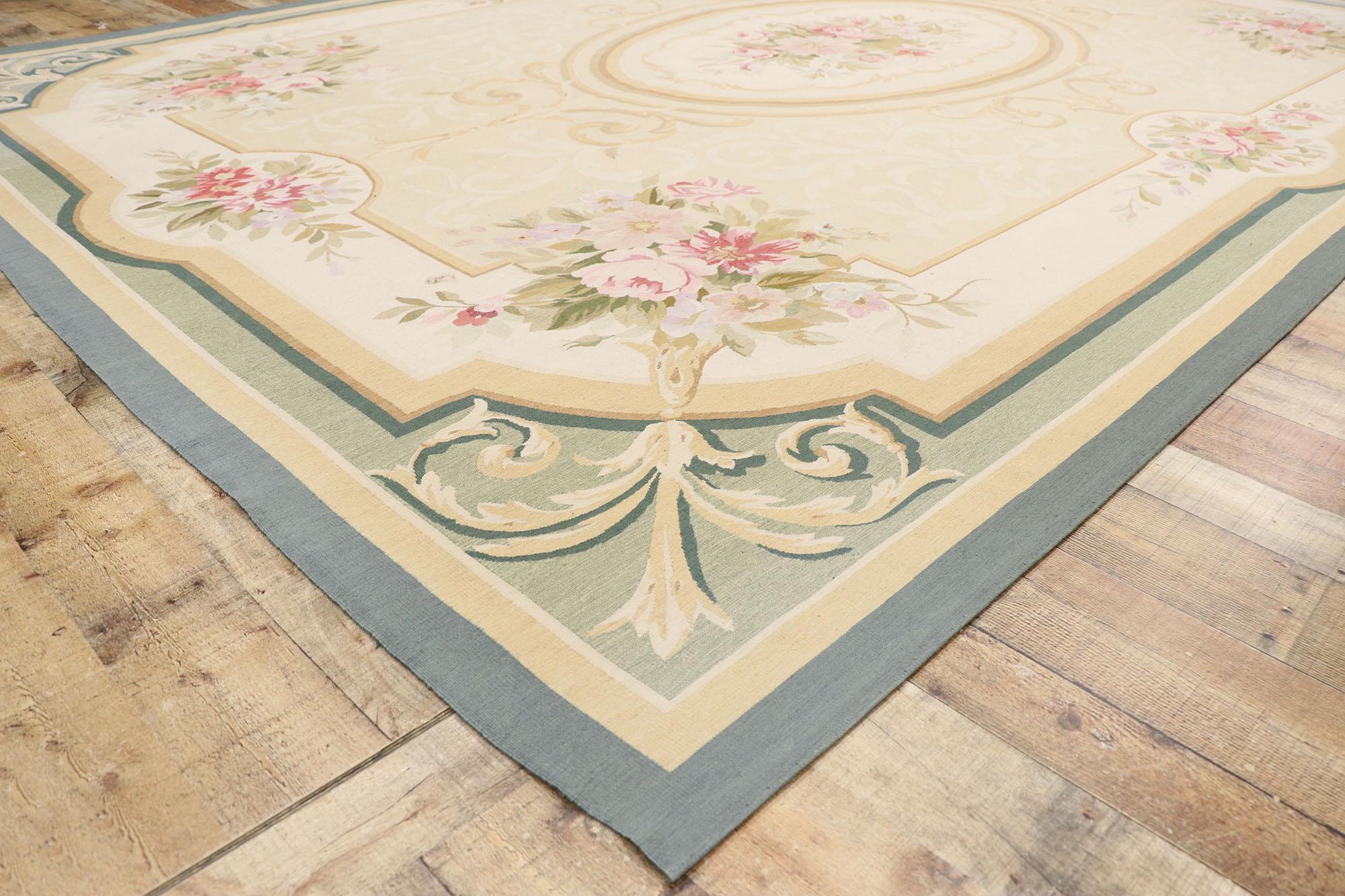 Hand-Woven Vintage French Aubusson Rug with Regal Romantic Rococo Style For Sale