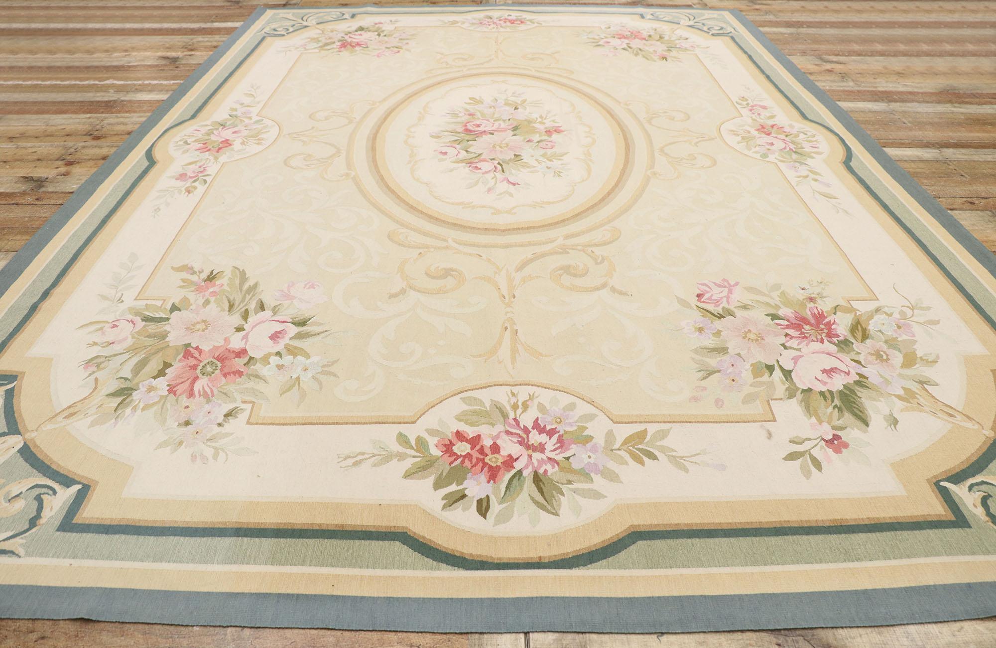 Vintage French Aubusson Rug with Regal Romantic Rococo Style In Good Condition For Sale In Dallas, TX