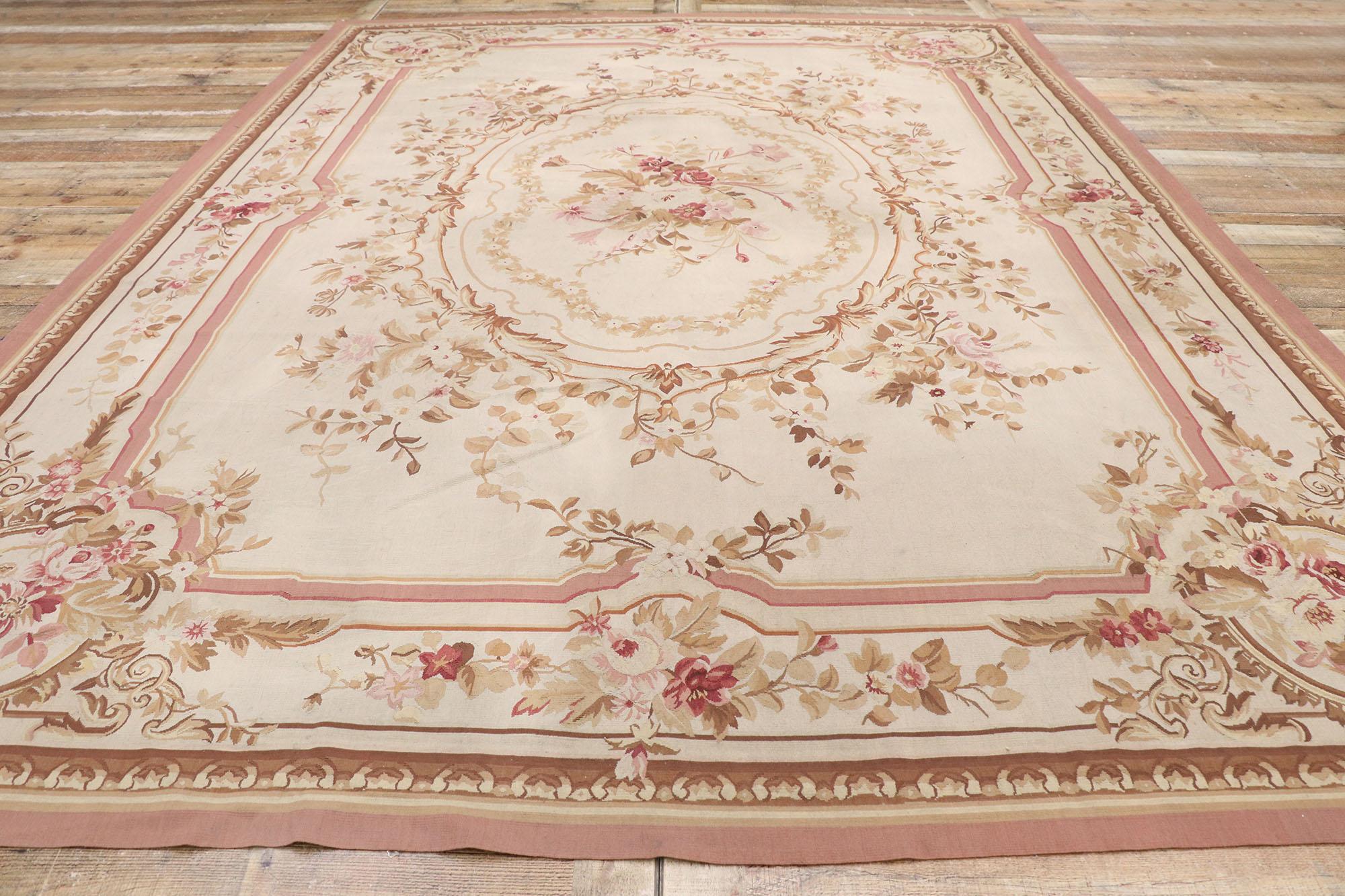 Vintage French Aubusson Rug with Romantic Rococo Style In Good Condition For Sale In Dallas, TX