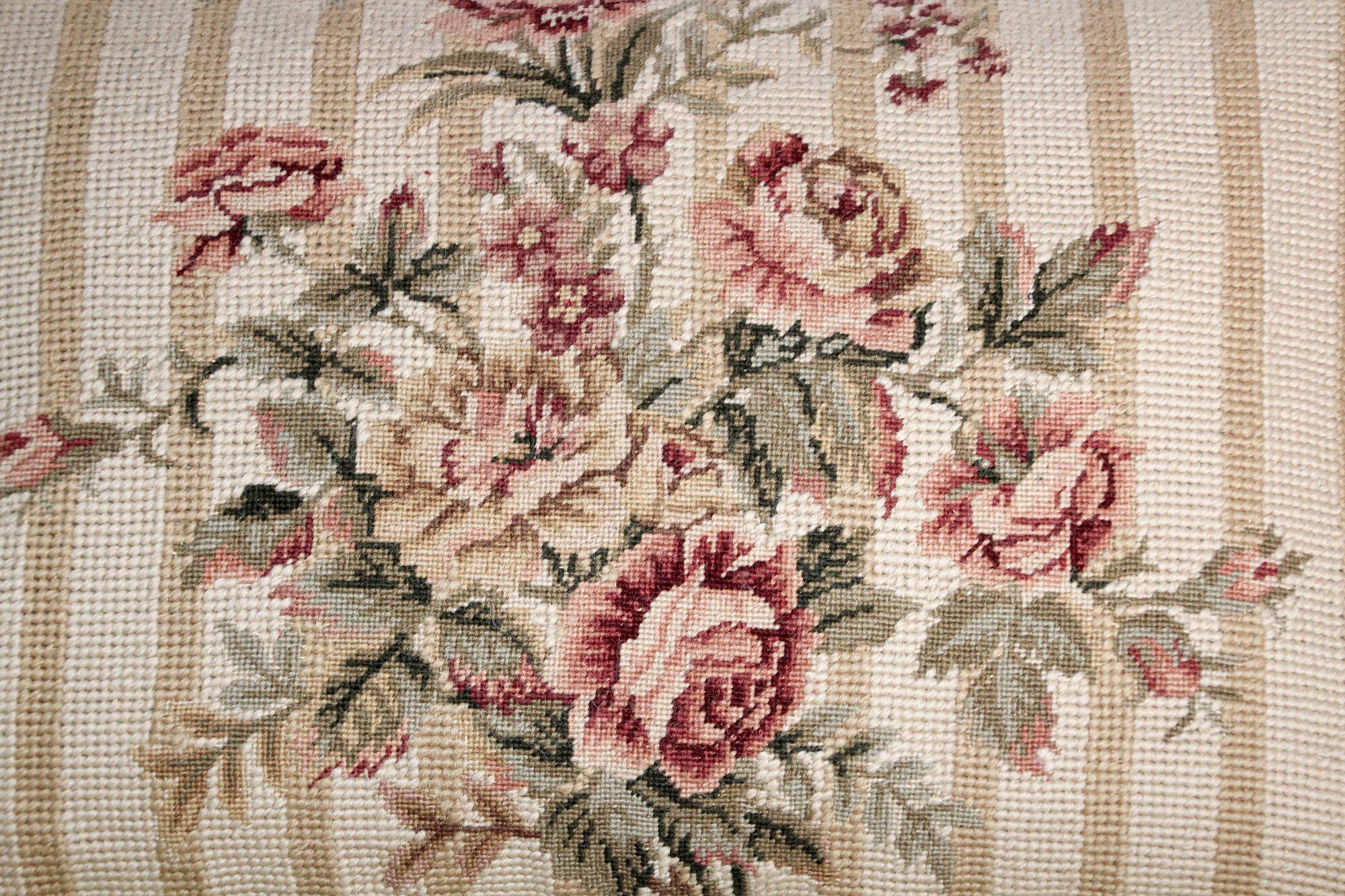 Cuscino lombare vintage francese in stile arazzo Aubusson a punta d'ago in vendita 7