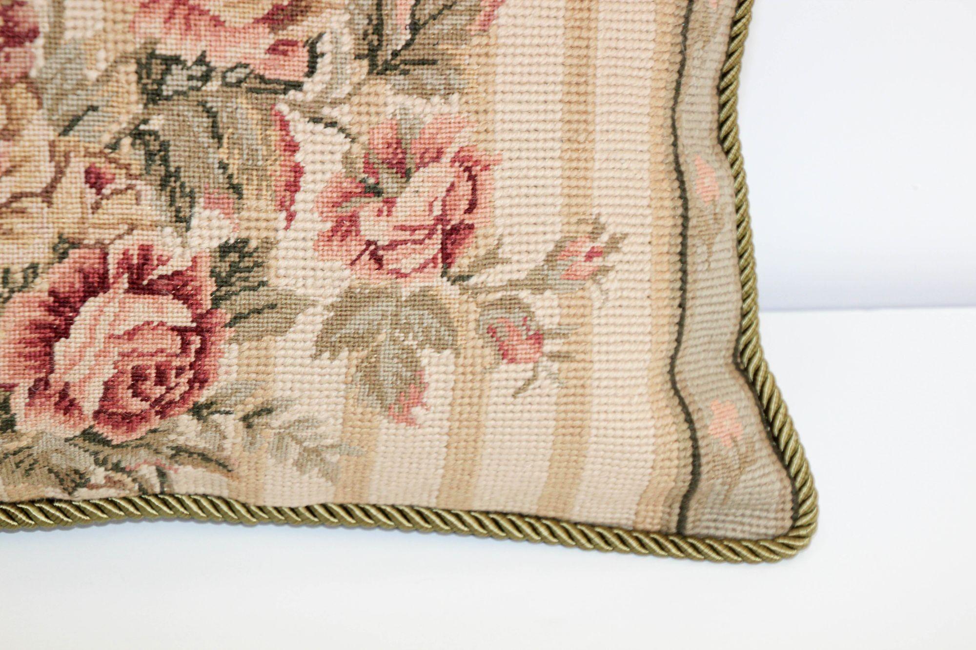 Cuscino lombare vintage francese in stile arazzo Aubusson a punta d'ago in vendita 1