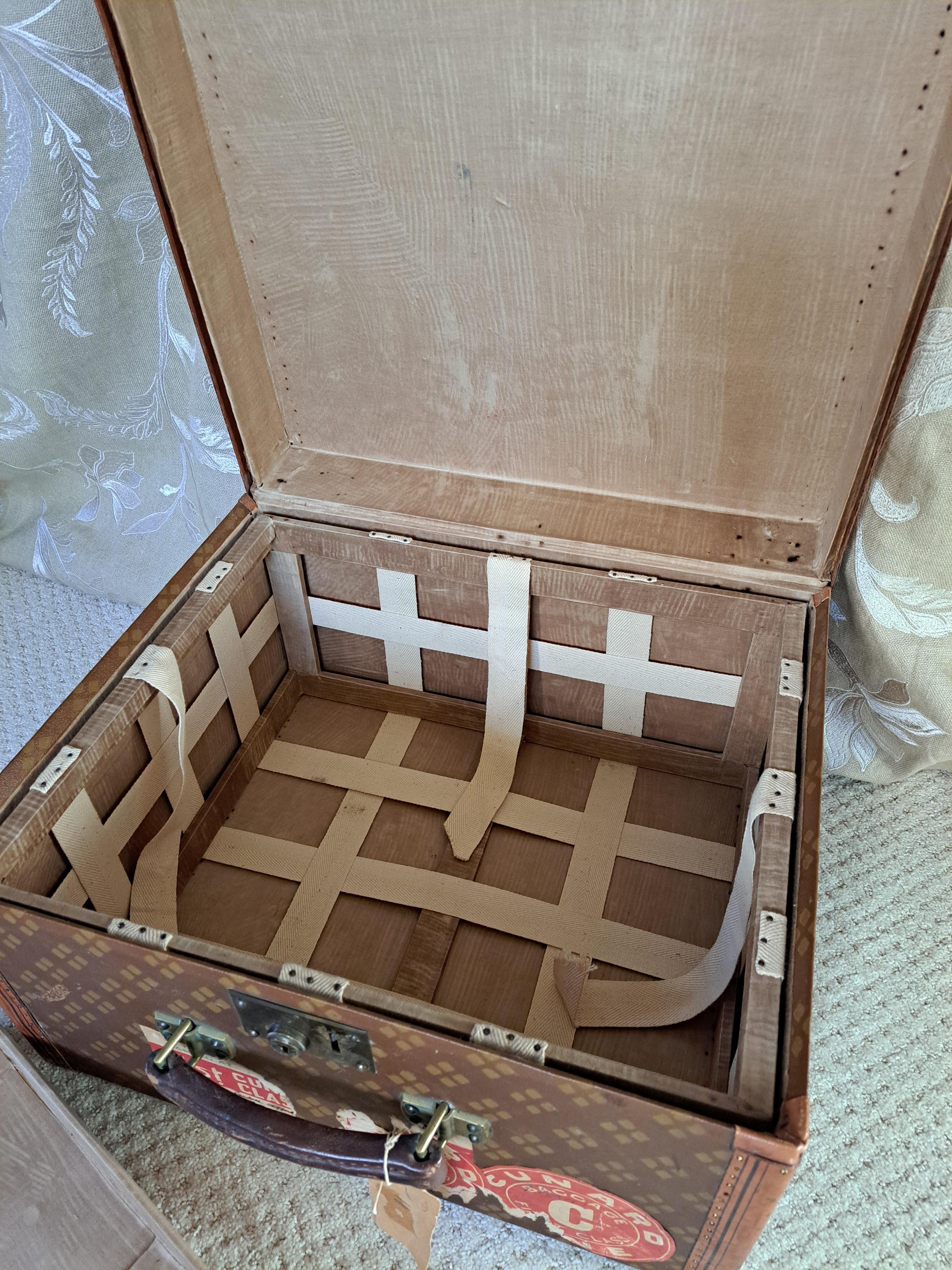 Vintage French Aux Etats Unis Travel Trunk For Sale 1