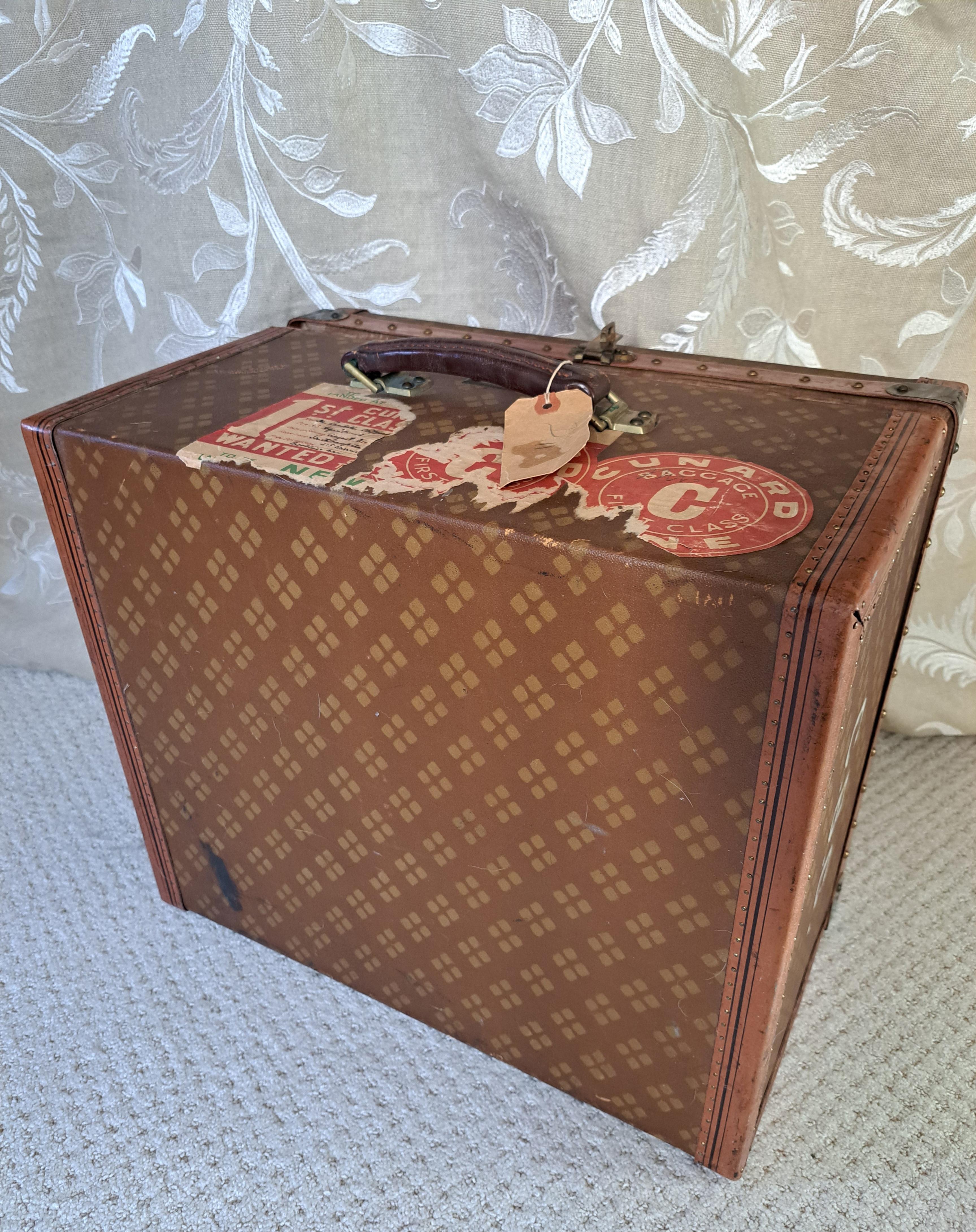 Vintage French Aux Etats Unis Travel Trunk For Sale 2